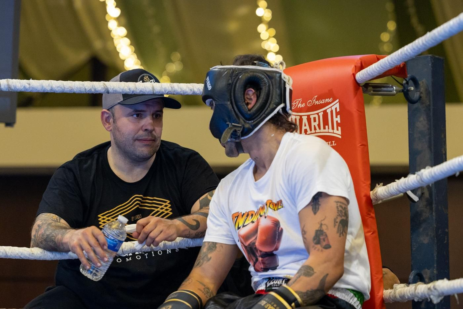El boxeo solidario de la VI velada White Collar Boxing cautiva al público de Jaén