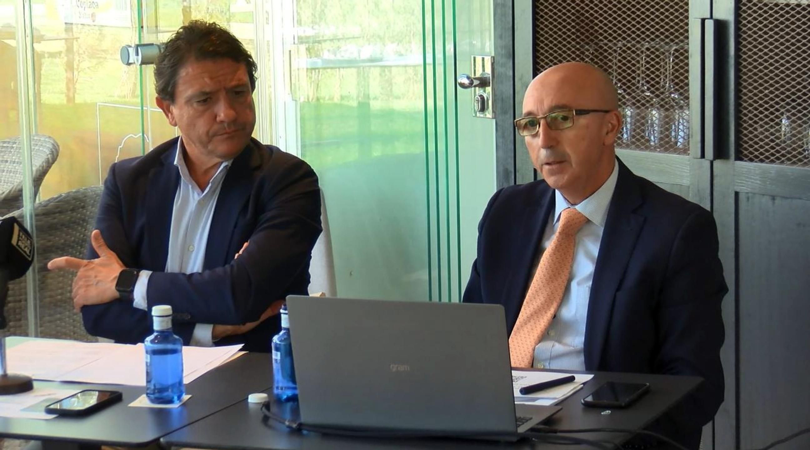 Daniel Sánchez, delegado de Empleo, y Javier Cabeza de Vaca, Decano del Colegio de Economistas de Cádiz