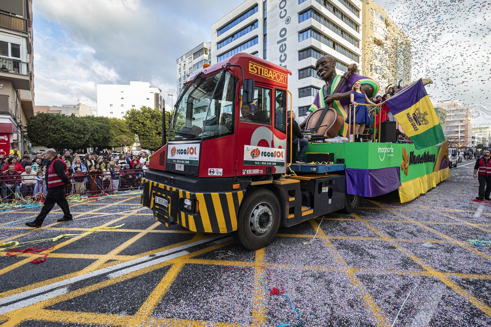 Búscate entre las mejores imágenes de la Cabalgata Magna