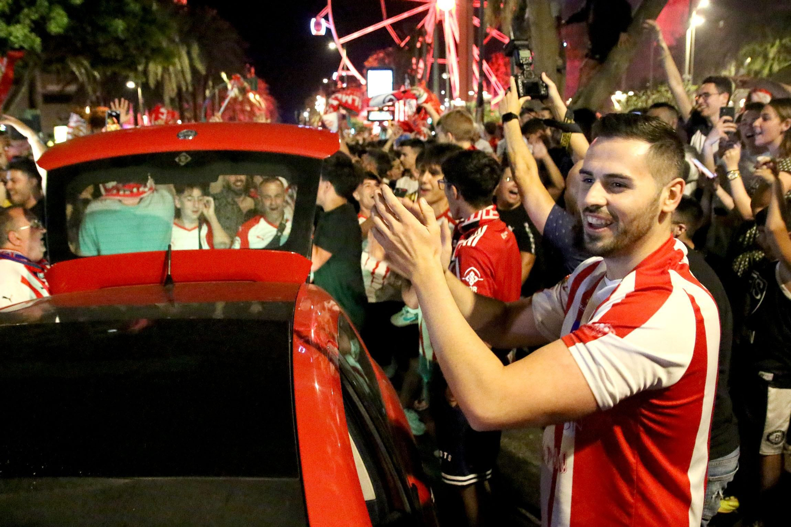 Las imágenes de la celebración del ascenso del Almería en la Plaza de las Velas