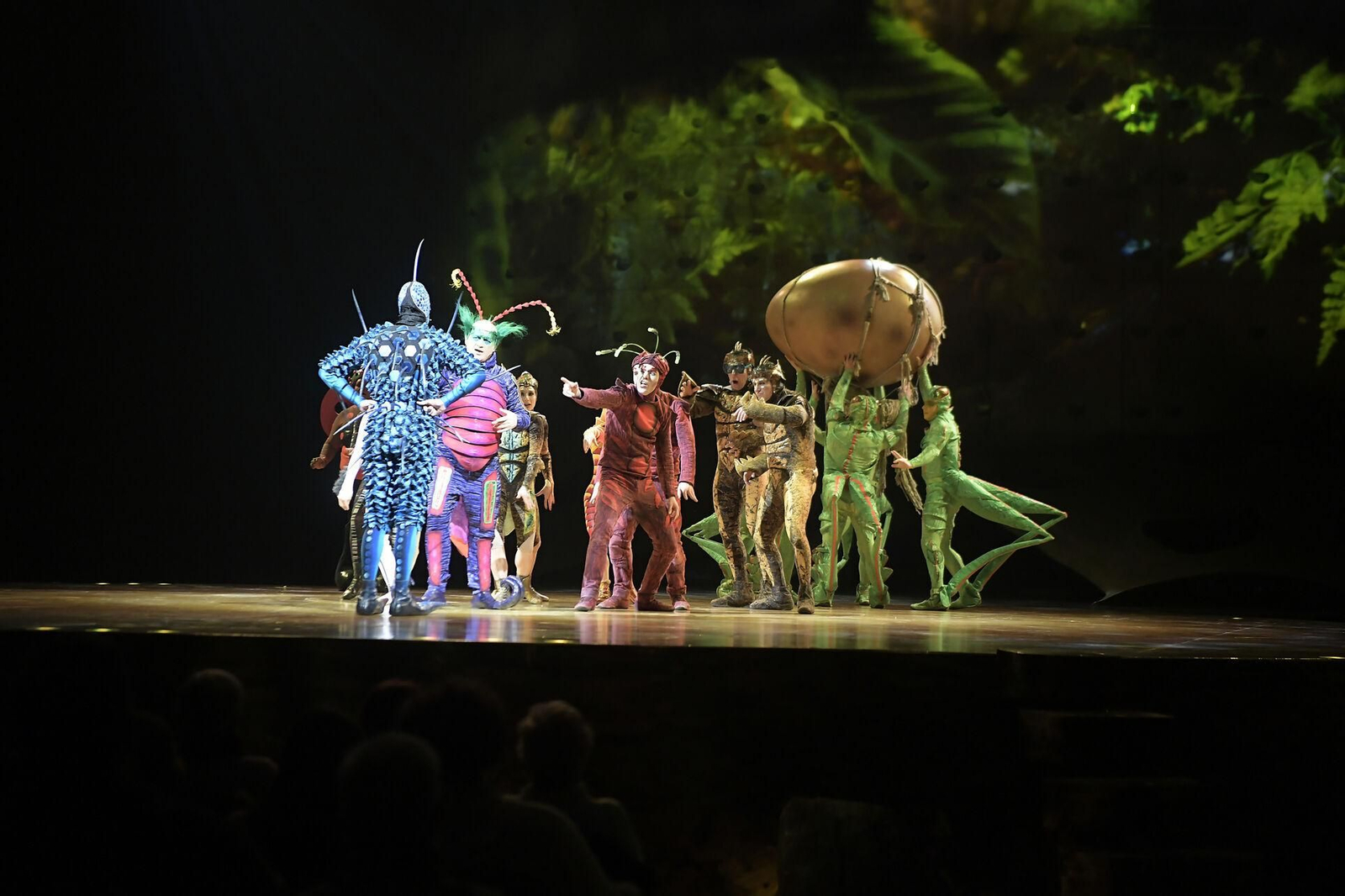 El Circo del Sol brilla en el Palacio de Deportes de Granada