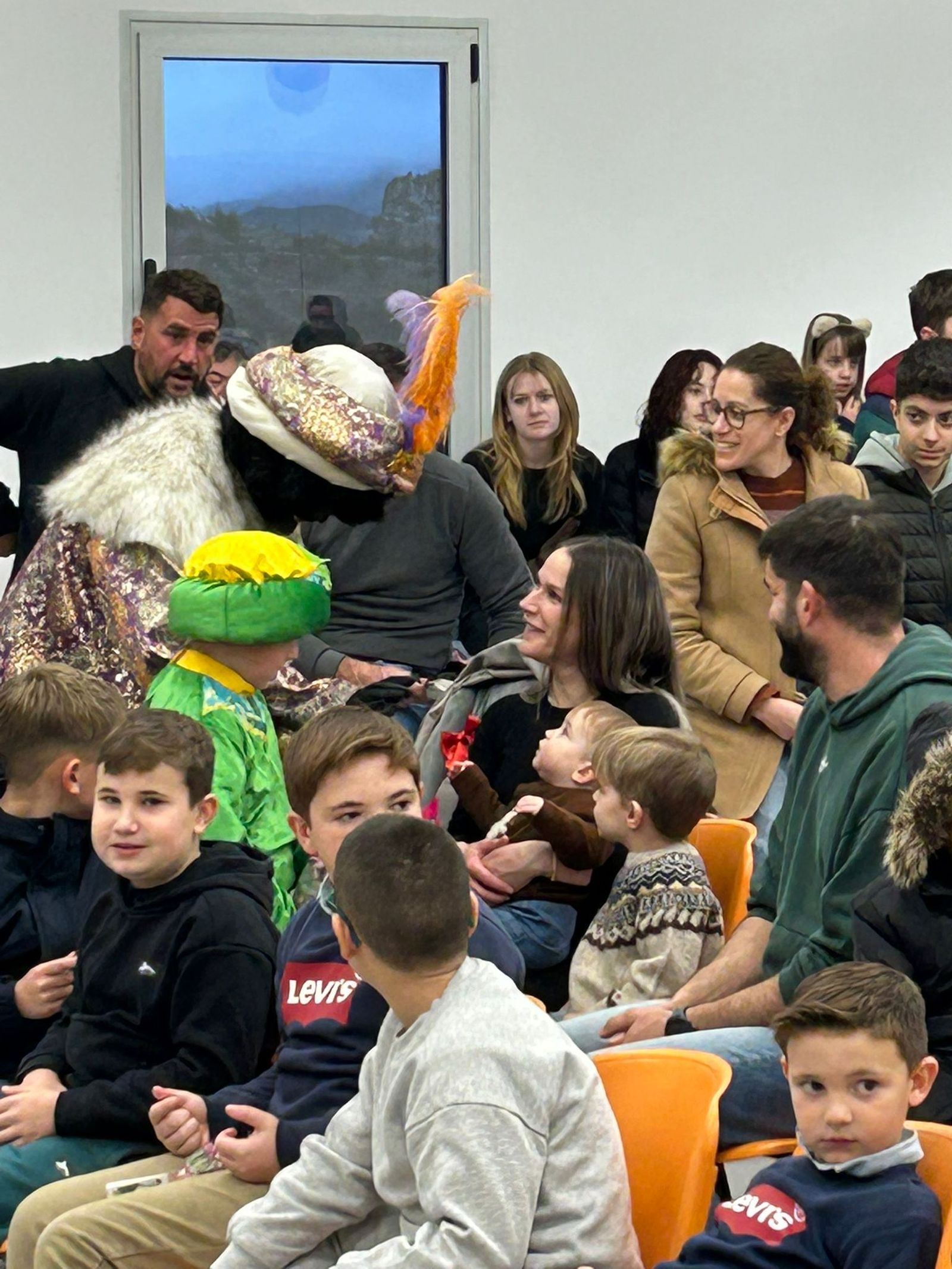 Las imágenes de los Reyes Magos en Sorbas: la lluvia no frena la ilusión de los más pequeños