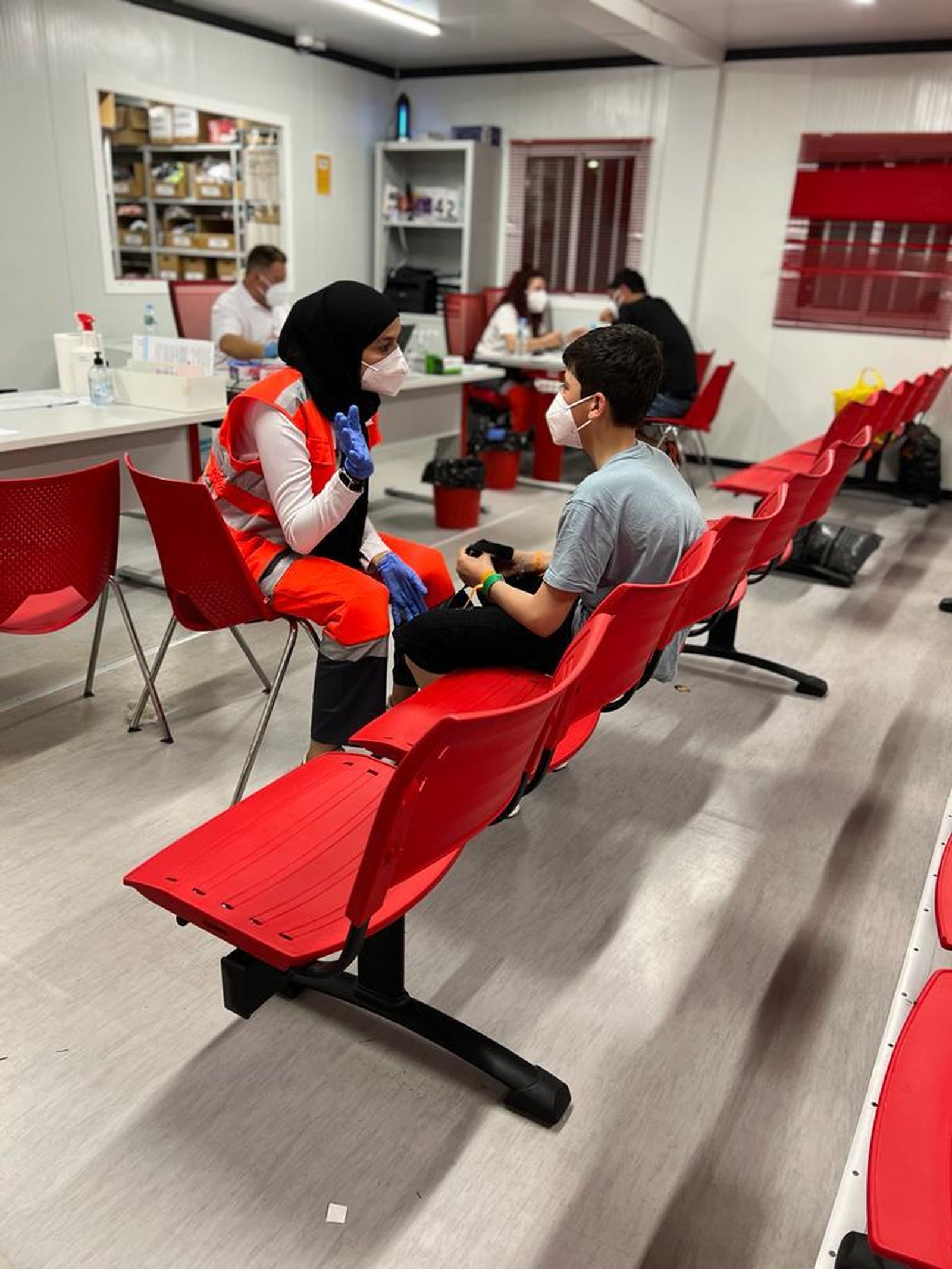 Cruz Roja atiende en 24 horas a 56 inmigrantes llegados en pateras a Almería