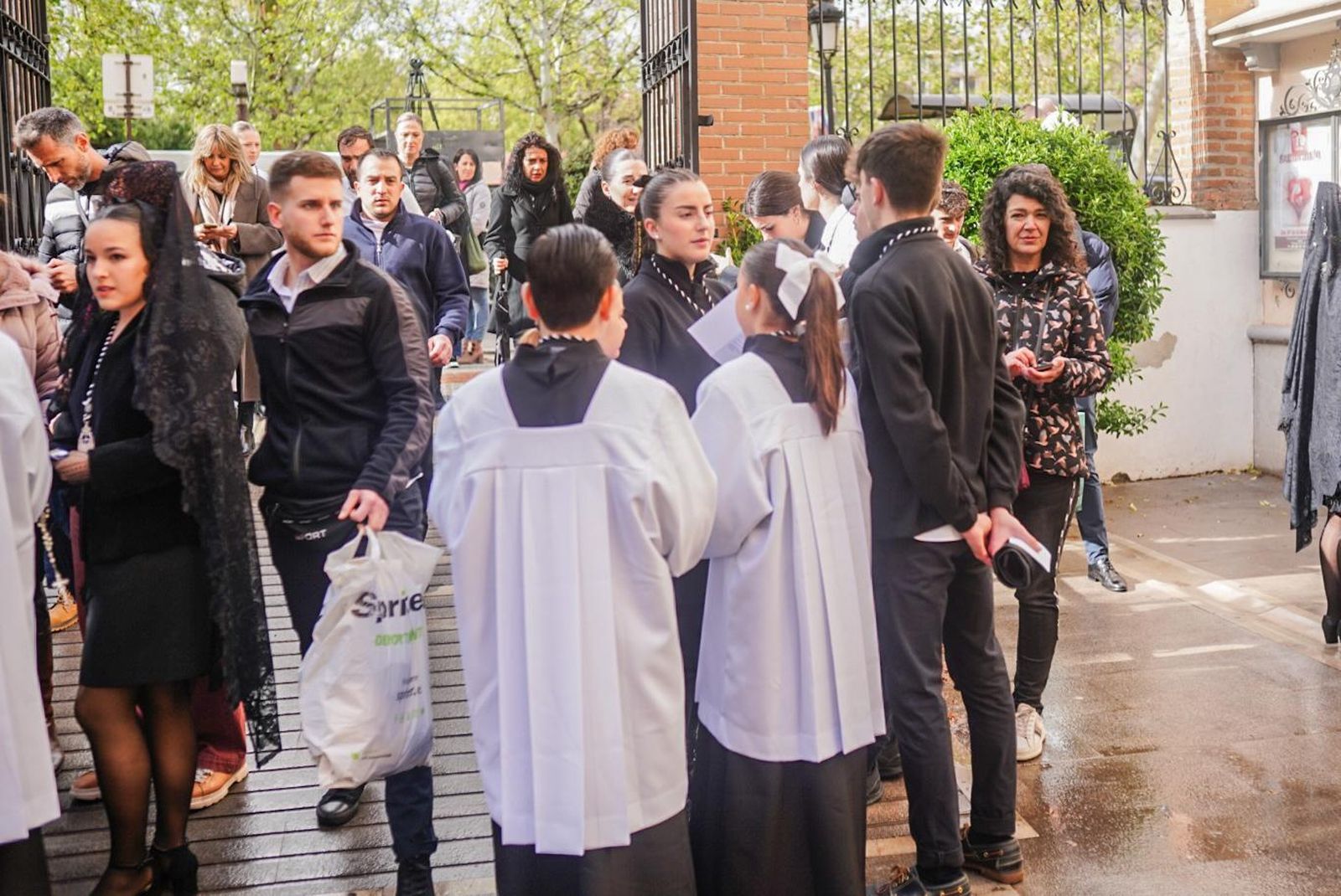 Escolapios realiza su estación de penitencia en Granada