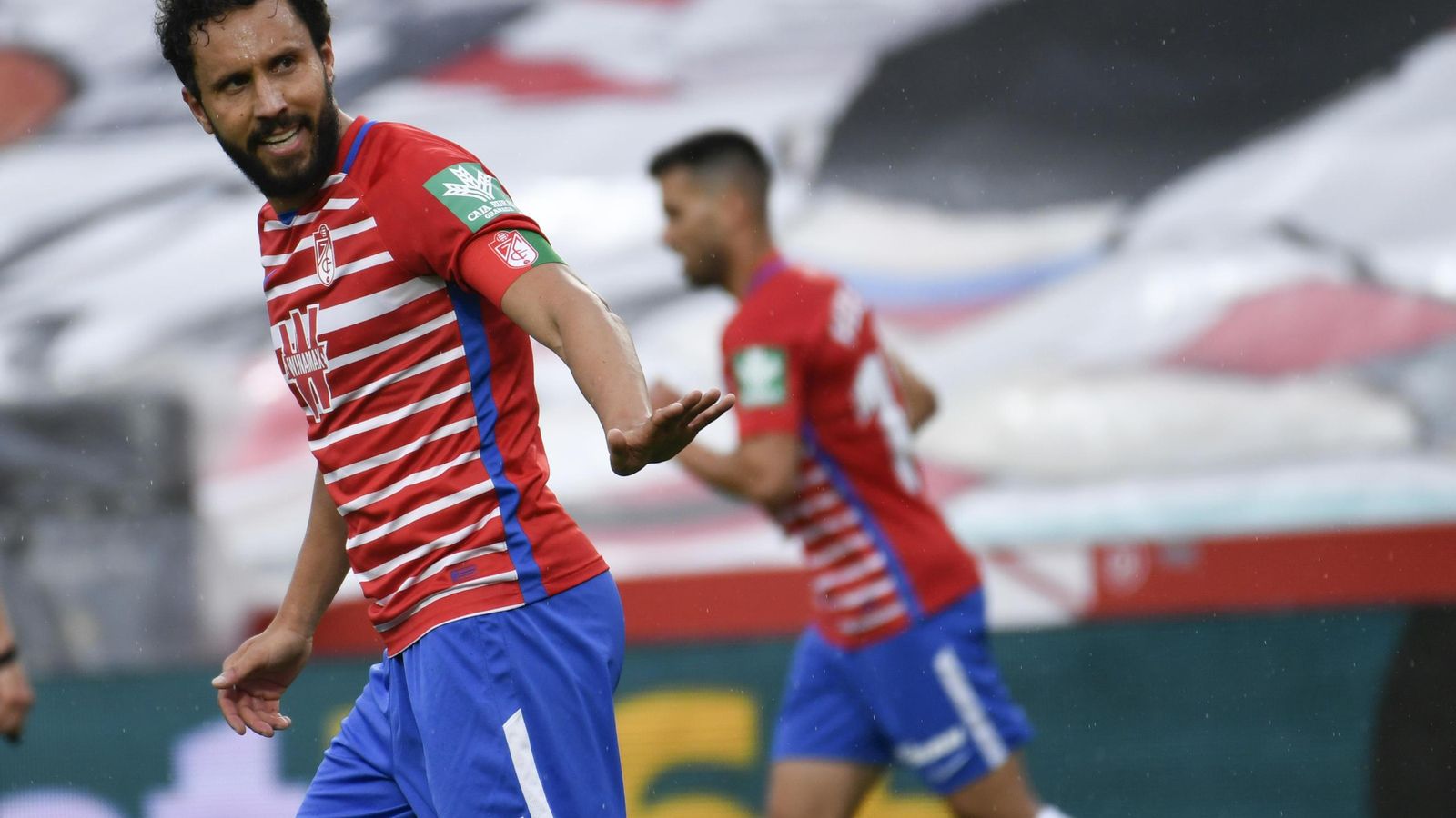 El capitán rojiblanco es junto a Domingos Duarte la dupla de centrales del Granada CF. El capitán rojiblanco es junto a Domingos Duarte la dupla de centrales del Granada CF.