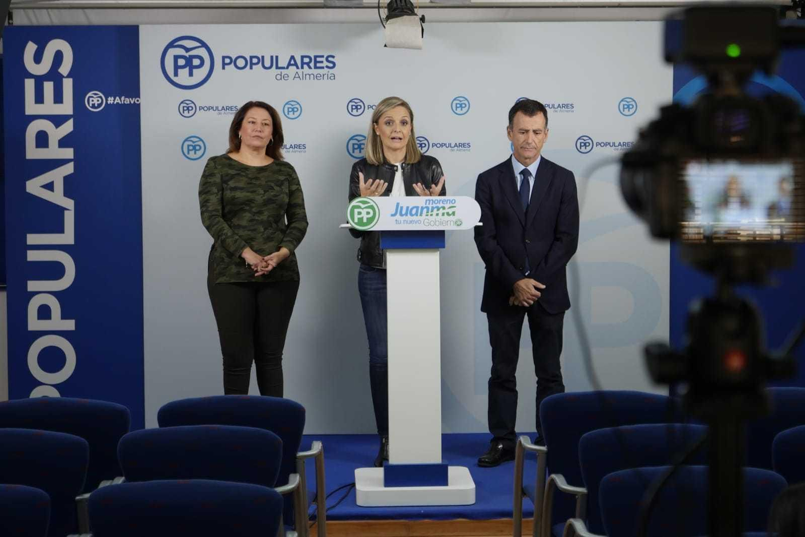 Carmen Crespo, Maribel Sánchez y Pablo Venzal durante la rueda de prensa.