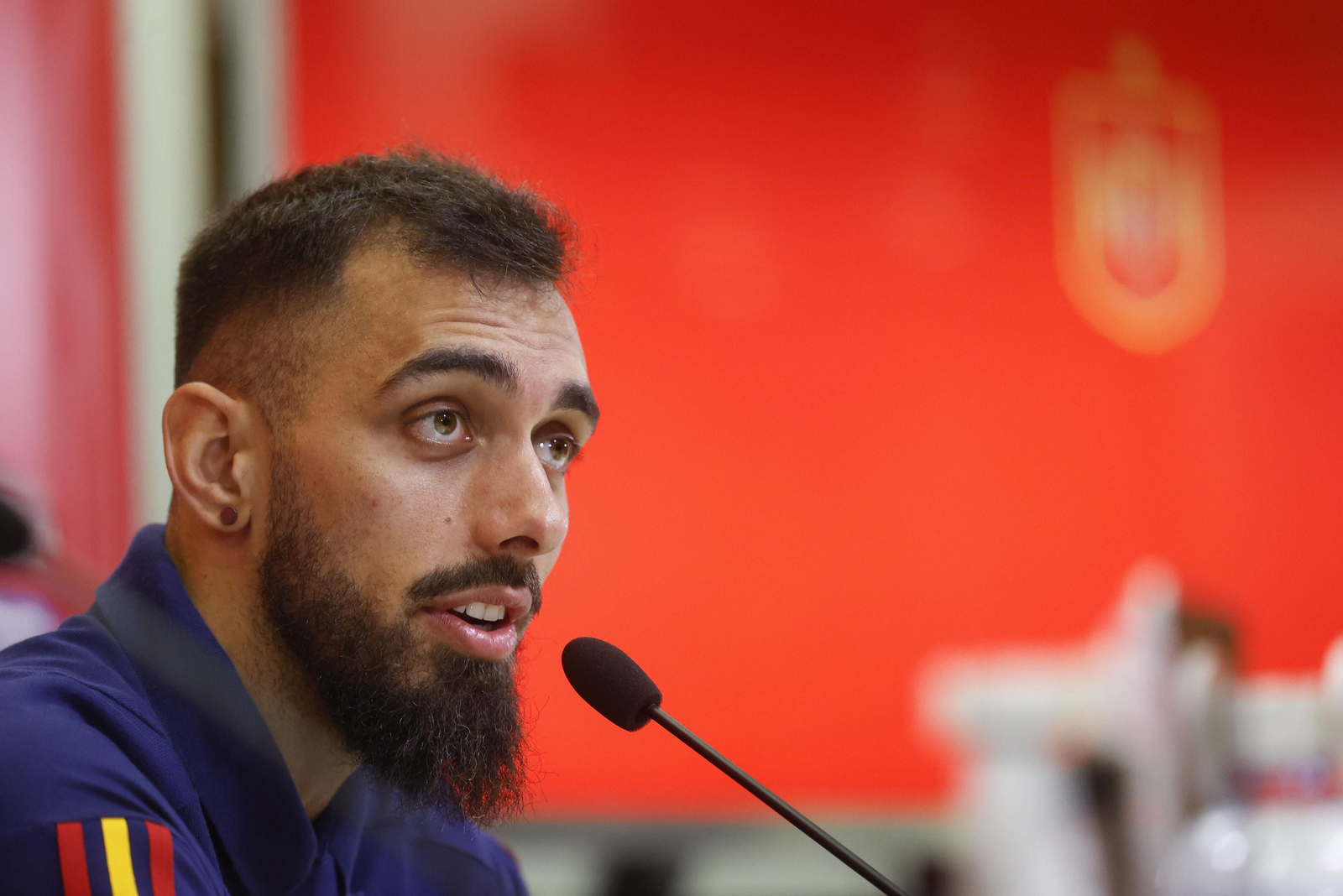 Borja Iglesias, en su rueda de prensa en Las Rozas.