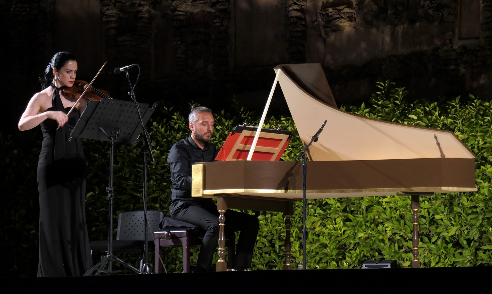 Leonor de Lera debutó en Sevilla en recital junto a Javier Núñez.