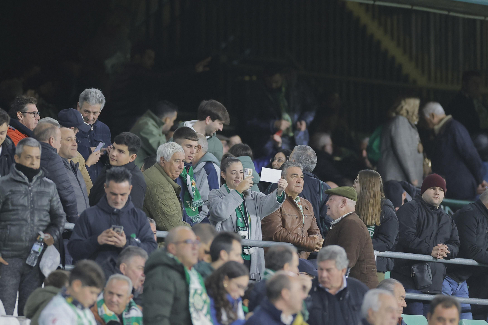 Búscate en las fotos del Betis-Girona