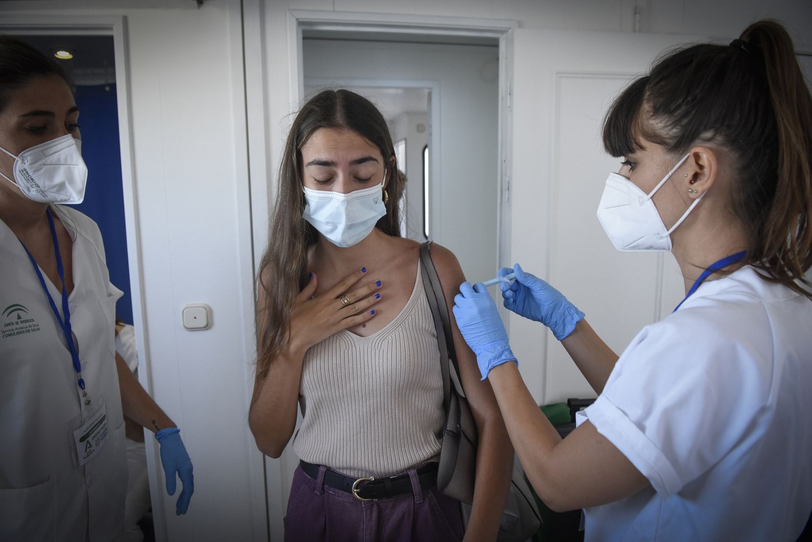 La vacunación contra el Covid a alumnos Erasmus de la Loyola, en imágenes
