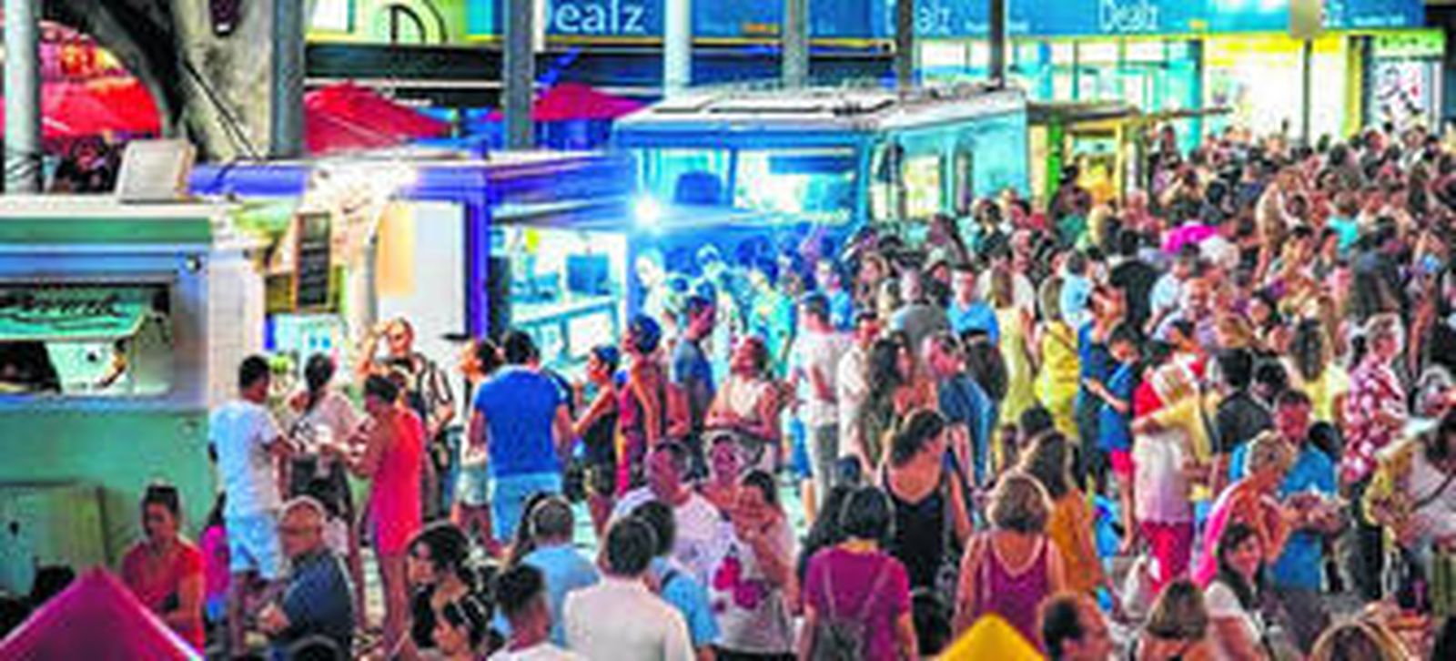 Aspecto que presentaba la plaza de la Nogalera el viernes por la noche.