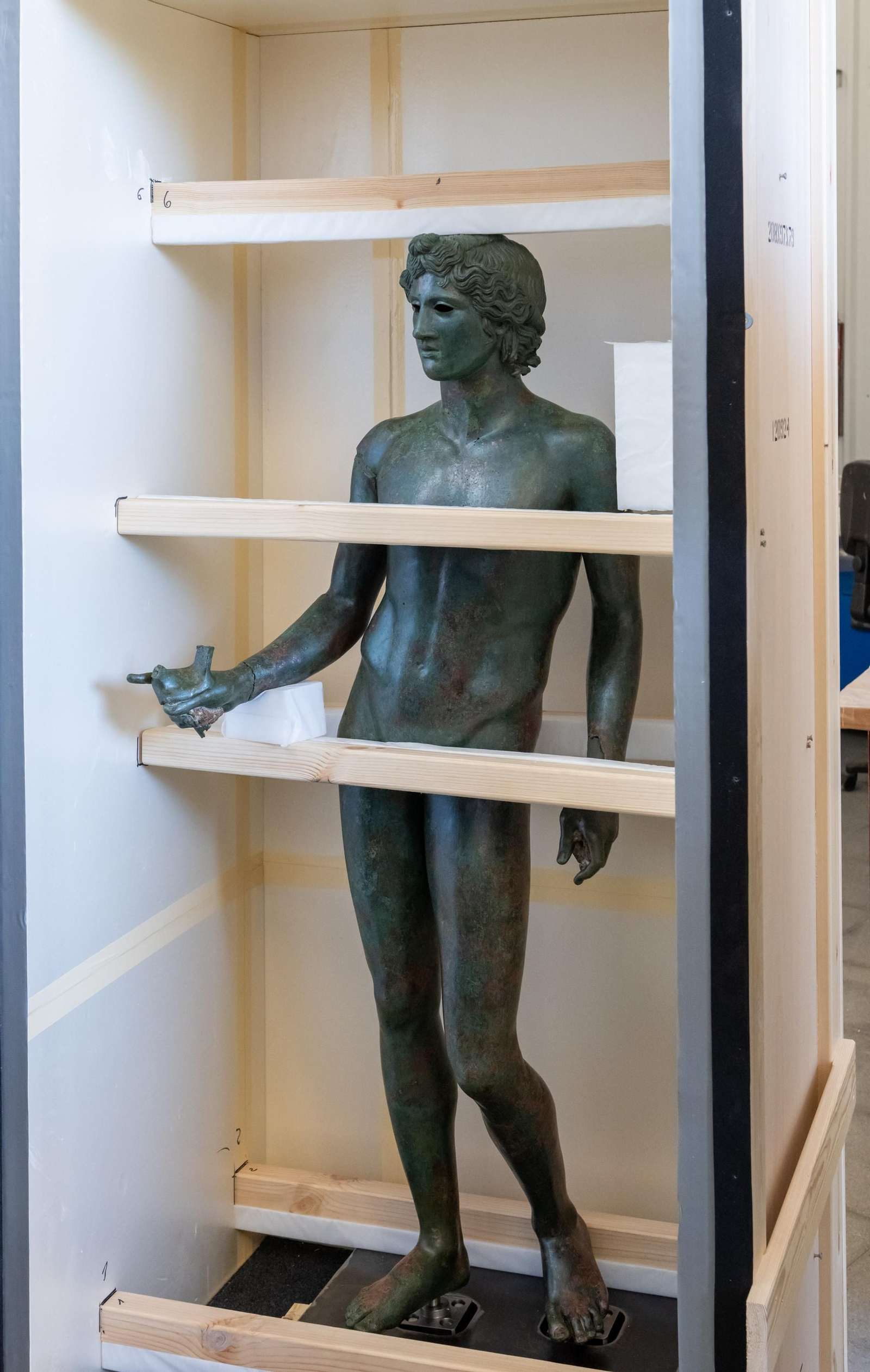 Así lucen los efebos de Pedro Abad antes de su traslado al museo Reina Sofía Así lucen los efebos de Pedro Abad antes de su traslado al museo Reina Sofía