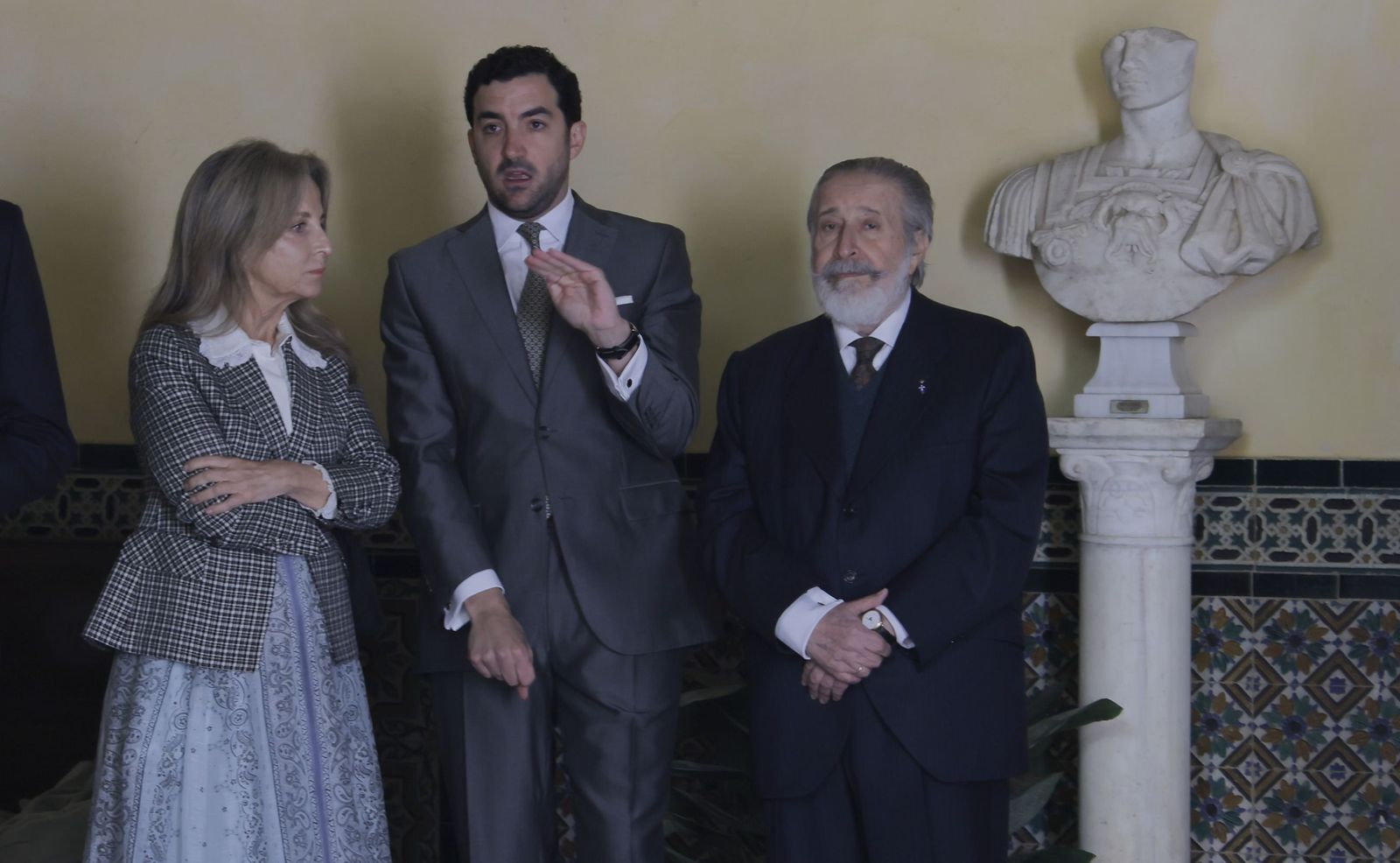 Felipe VI visita la exposición en homenaje a la duquesa de Alba