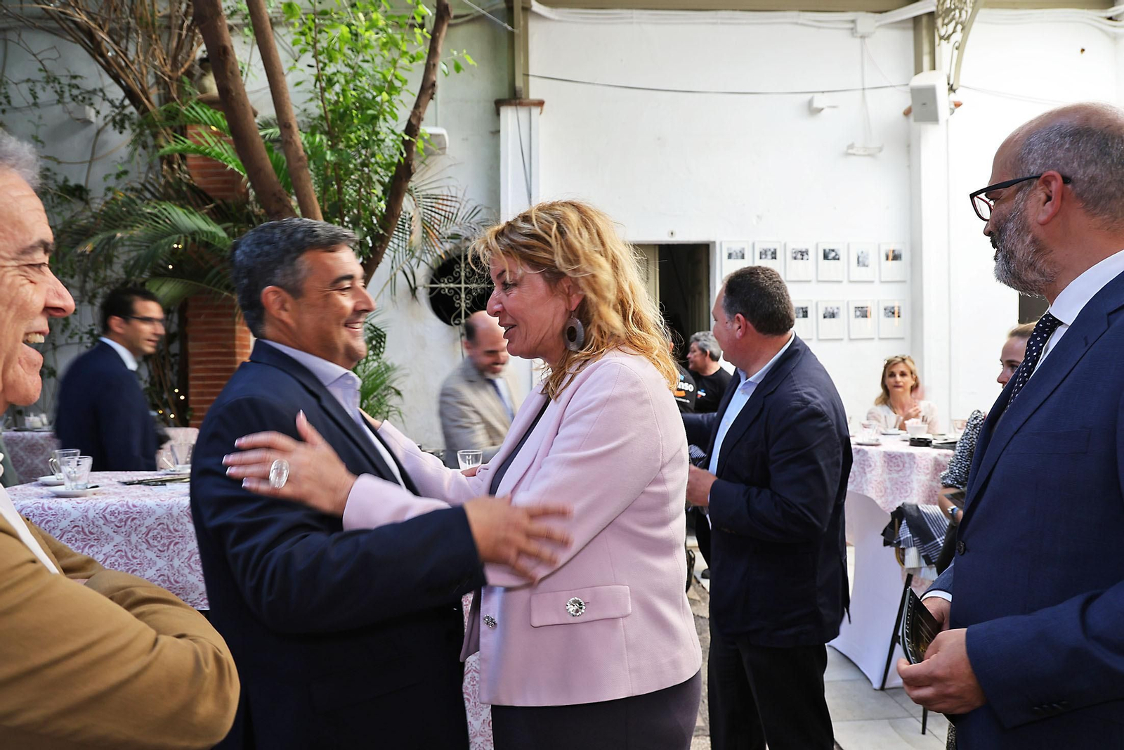 Imágenes de la presentación de la Guía del Rocío 2024 de Huelva Información