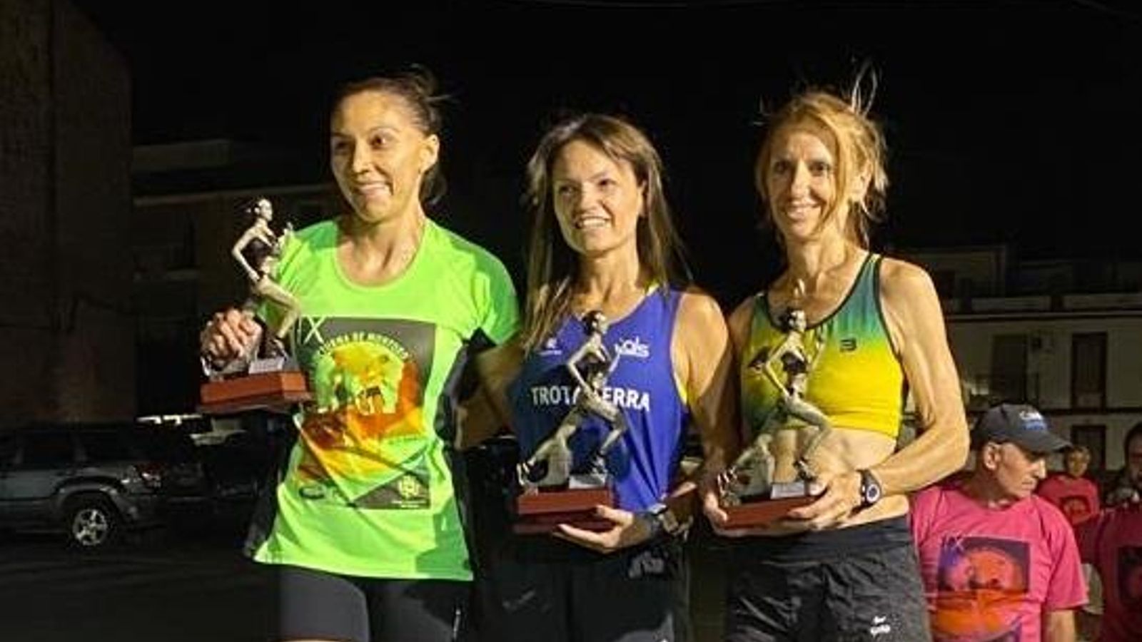Beatriz Rojano posa junto a Lisa Esquivel y Sigrid Averland.