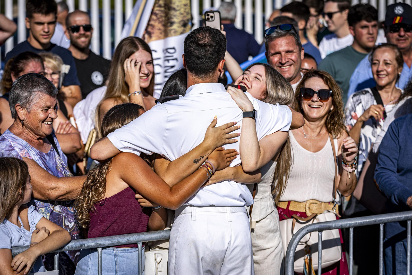 Las imágenes de la llegada del buque 'Juan Sebastián de Elcano' a Cádiz