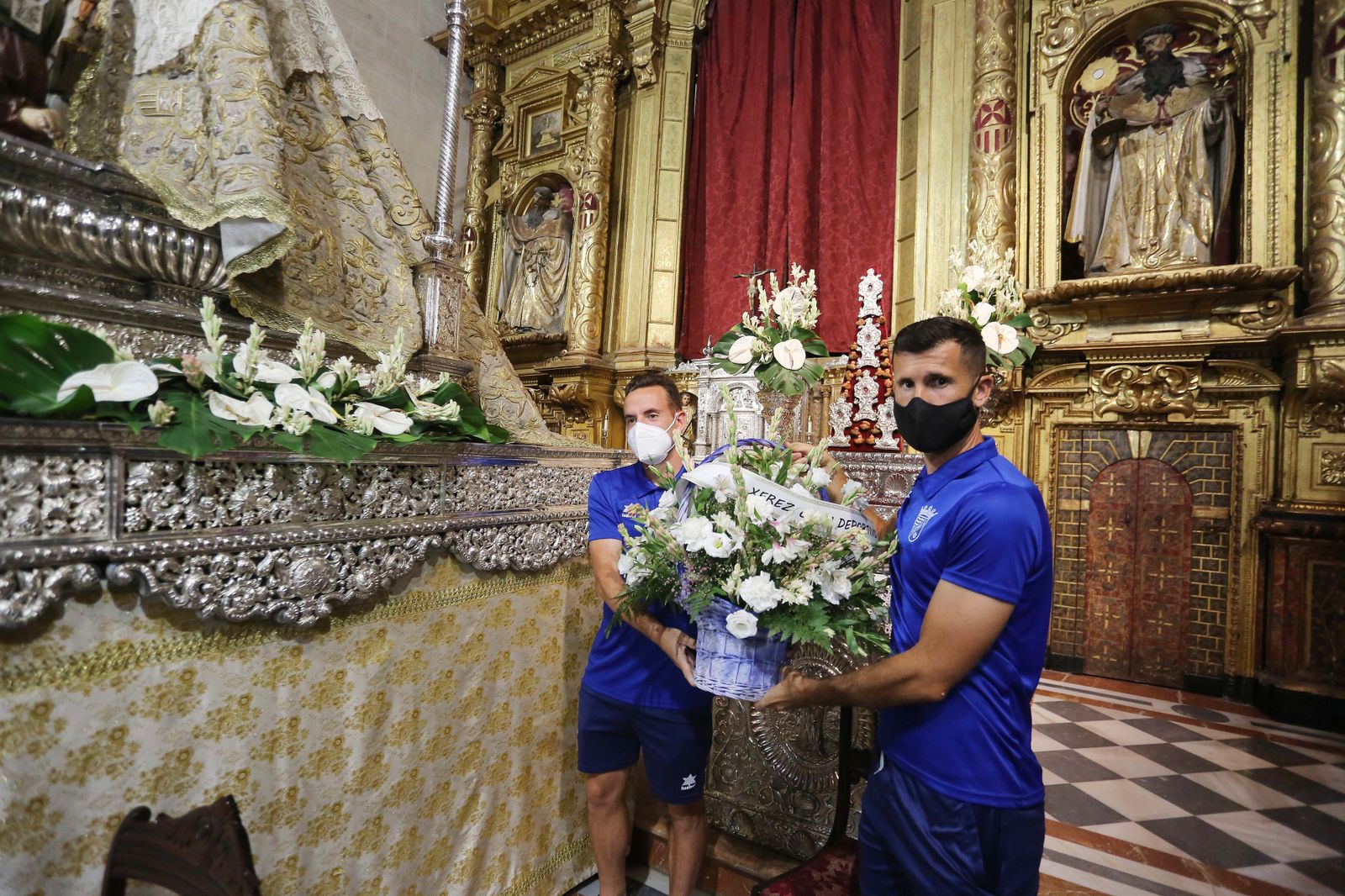 Ofrenda del XerezCD a la Patrona de Jerez