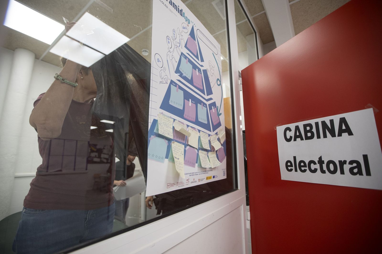 Las fotos de la jornada electoral en Cataluña