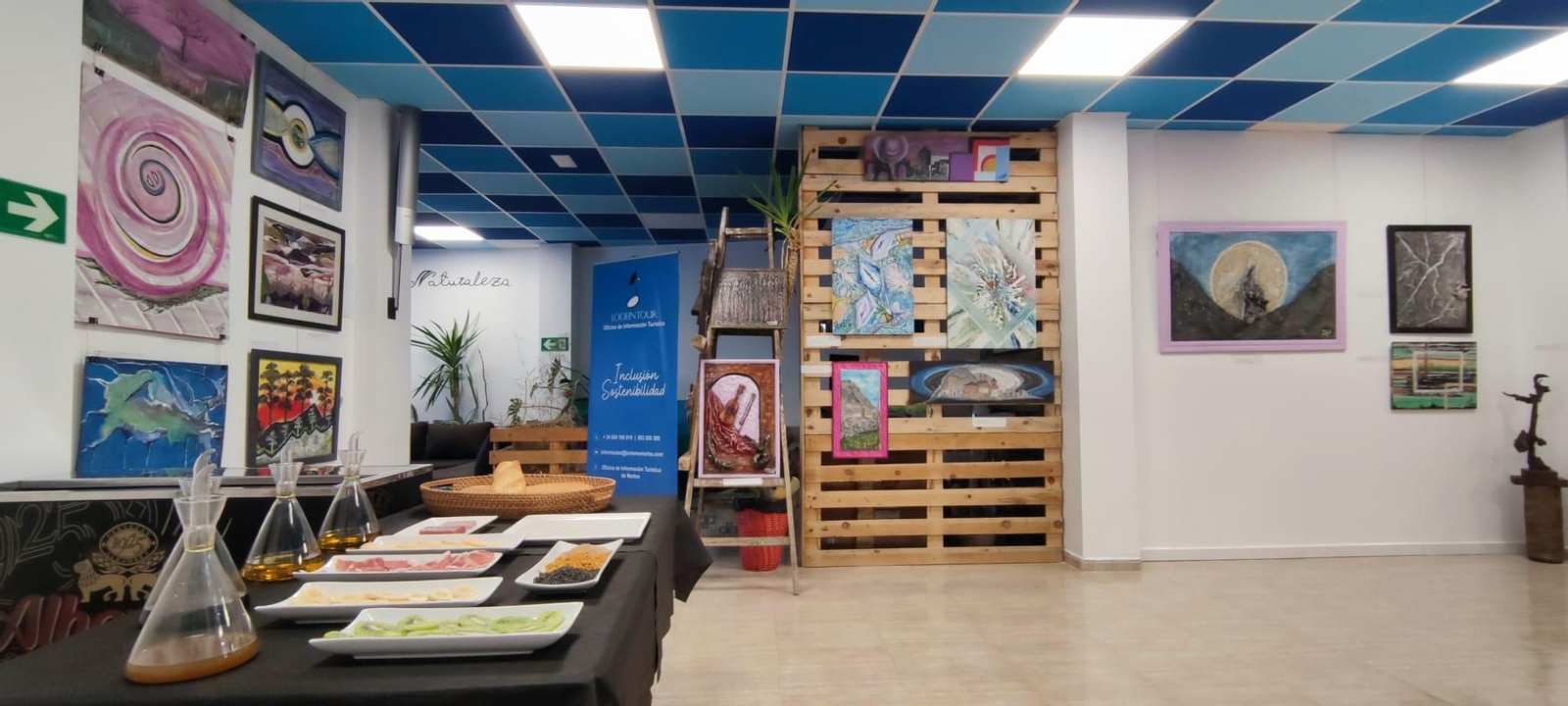 Arte "reciclado" en la exposición de Juan Manuel Ruiz que puedes ver en Martos