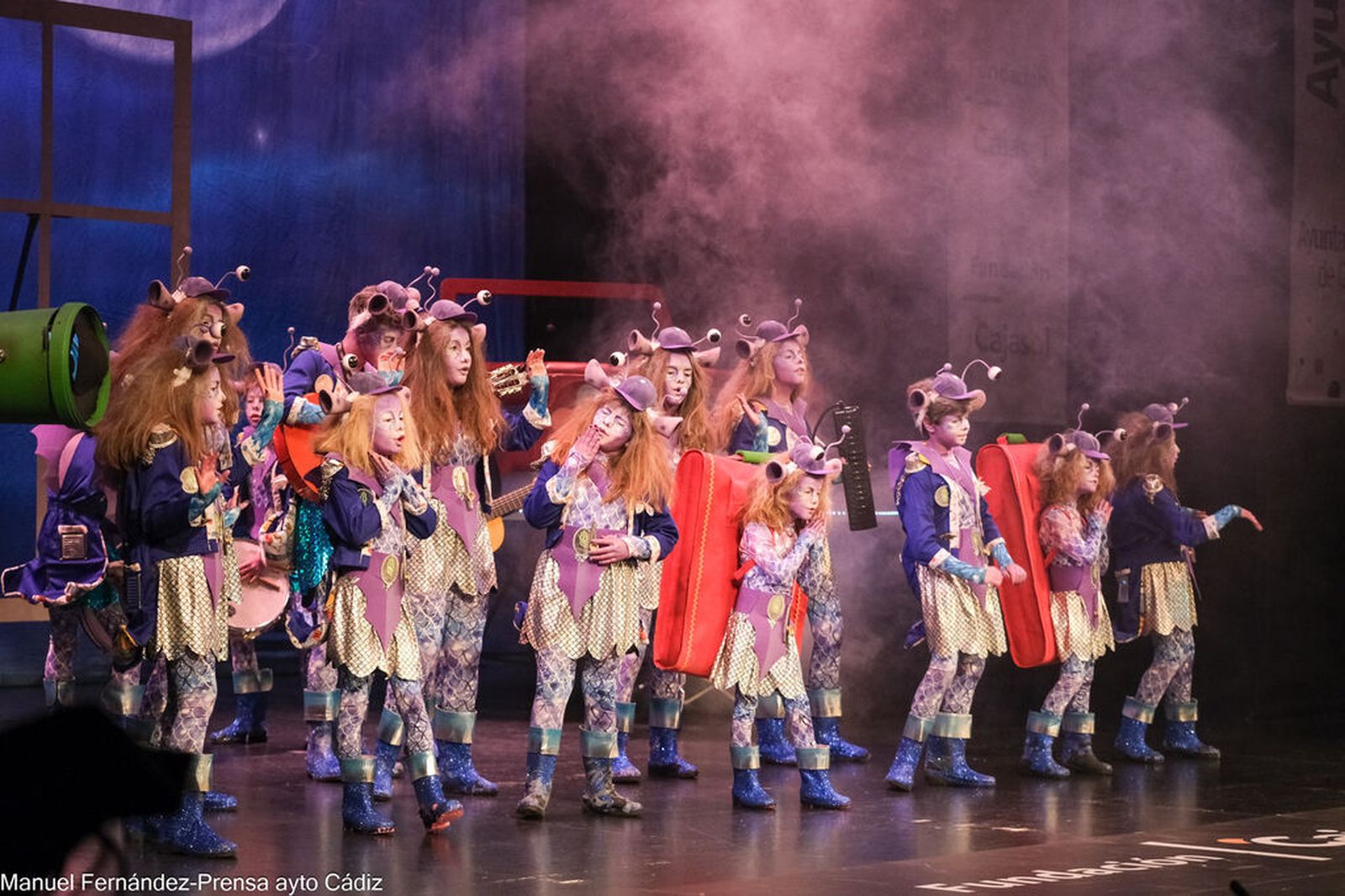 Una imagen de 'Las hijas de Neptuno', durante su participación en la semifinal de infantiles del COAC 2024.