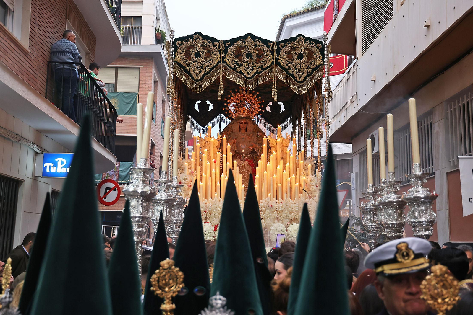 Miércoles Santo: La Hermandad de La Esperanza por las calles de Huelva
