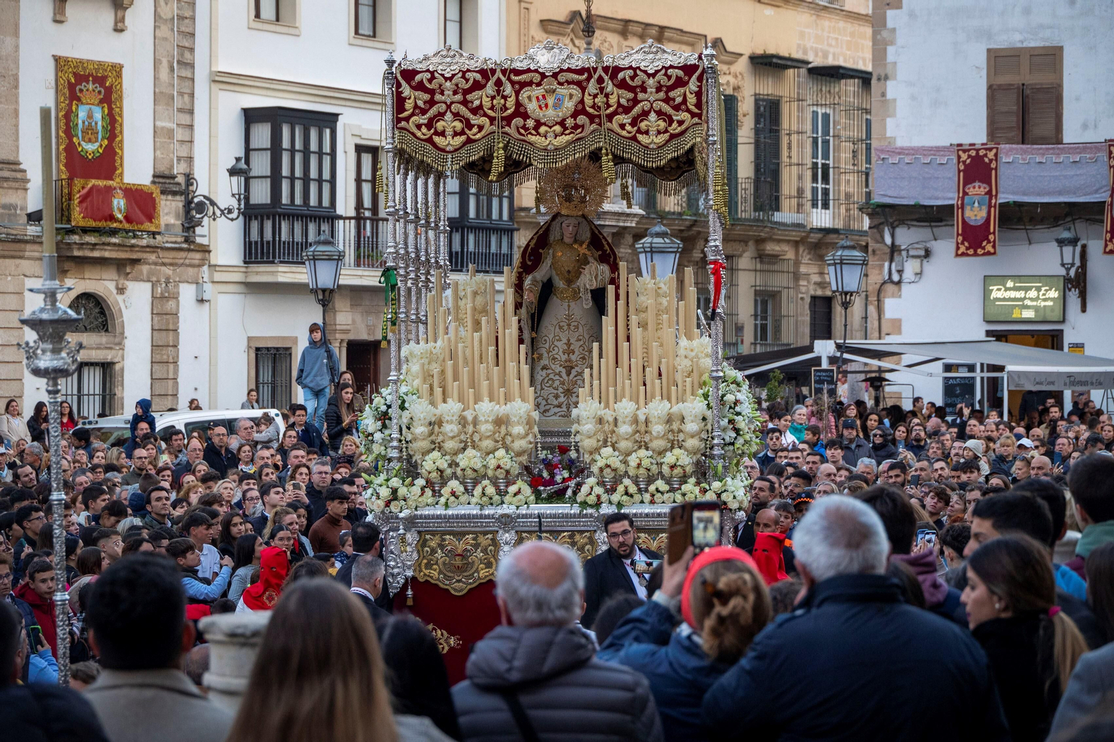 Las imágenes del Martes Santo 2024 en El Puerto: Misericordia