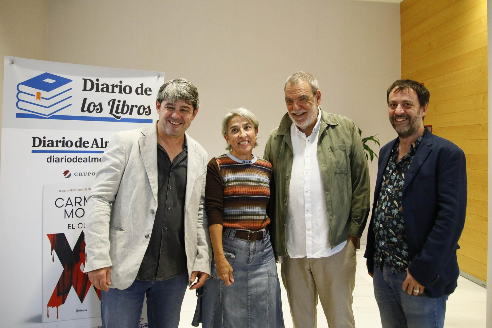 Carmen Mola presenta su libro "El clan" en la Casa de las mariposas de Almería, en imágenes