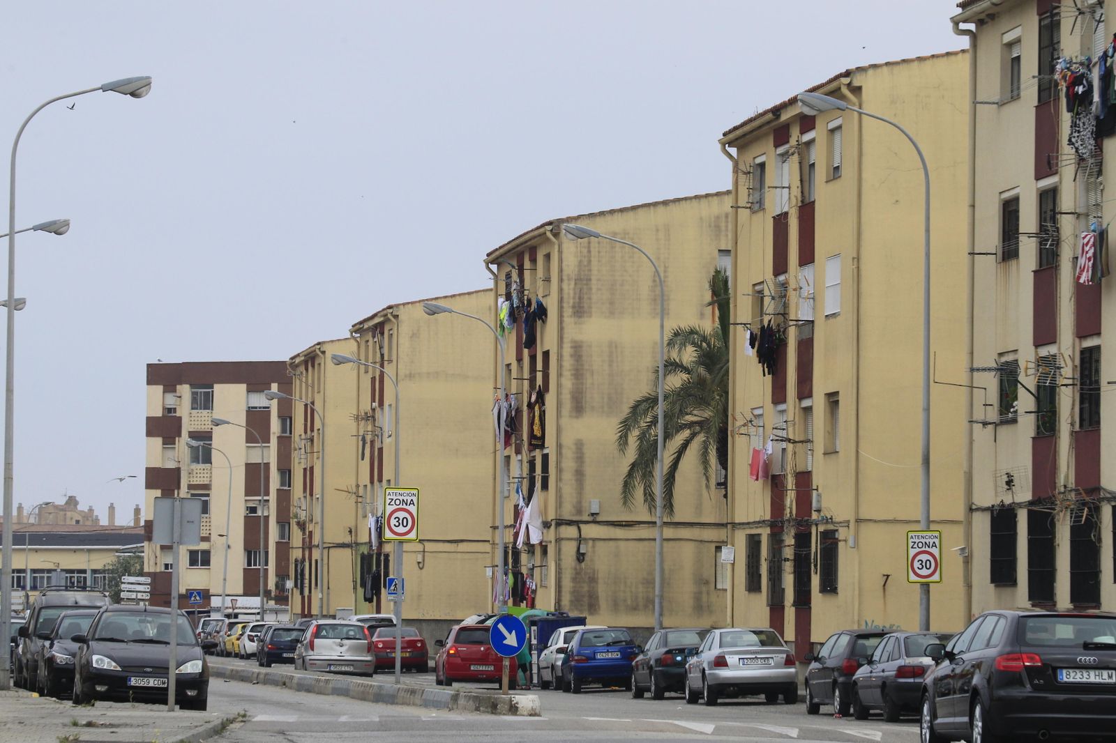 Una calle de Las Palomeras, en La Línea.