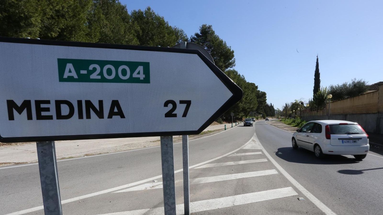 Un cartel indicativo de la A-2004, la conocida como carretera de La Cartuja o de Medina.