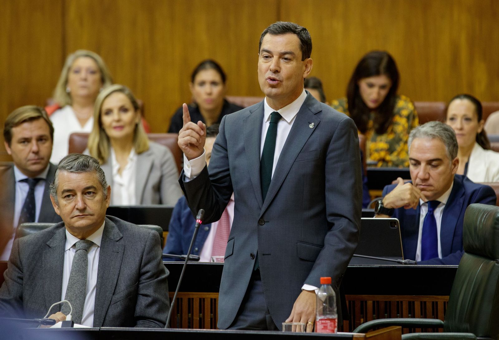 Juanma Moreno, durante su intervención en el Parlamento de Andalucía.