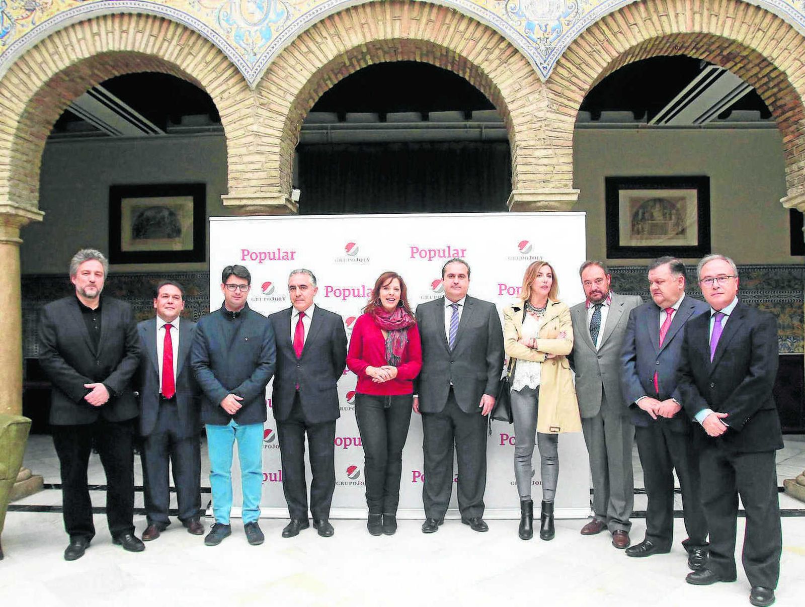 Álex Rovira, Juan Ruz, Pedro García, Luis Marín, Mar Téllez, Francisco Torrent, Lola Blanco, Tomás Valiente, Francisco Zurera y Antonio Díaz, momentos antes del inicio del foro.