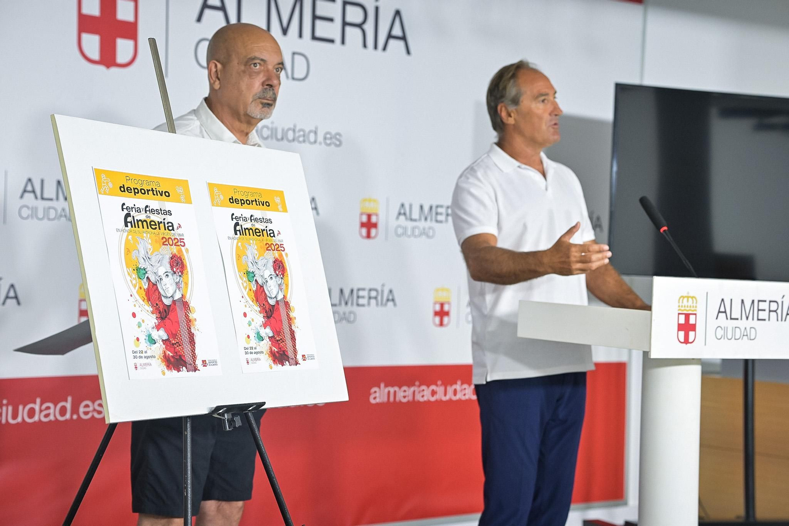 El concejal de Deportes durante su intervención en la presentación del programa deportivo de la Feria de Almería 2025.