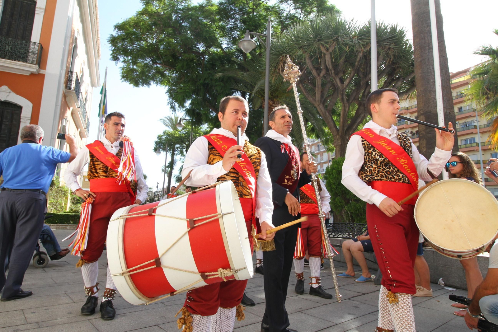 Imágenes del desfile Iberoamericano de bailes.