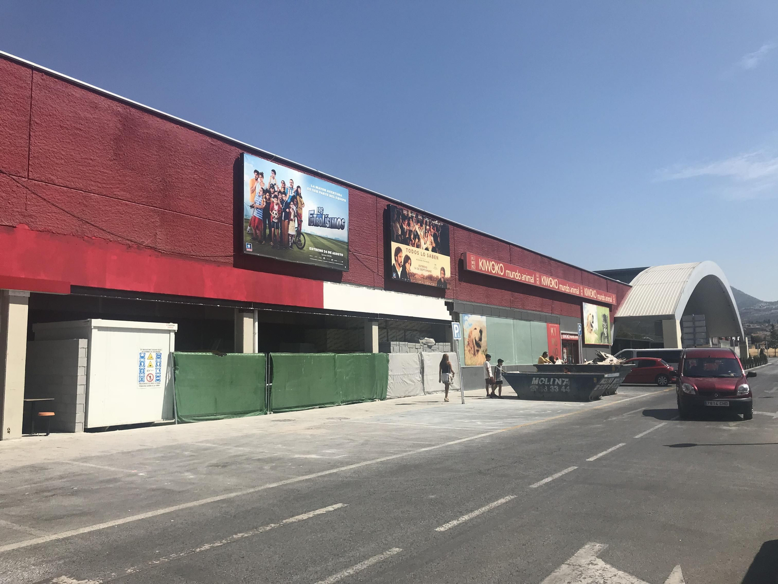 Todavía hay varios negocios en obras.