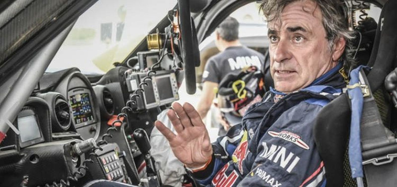 Carlos Sainz, a los mandos de un Mini.