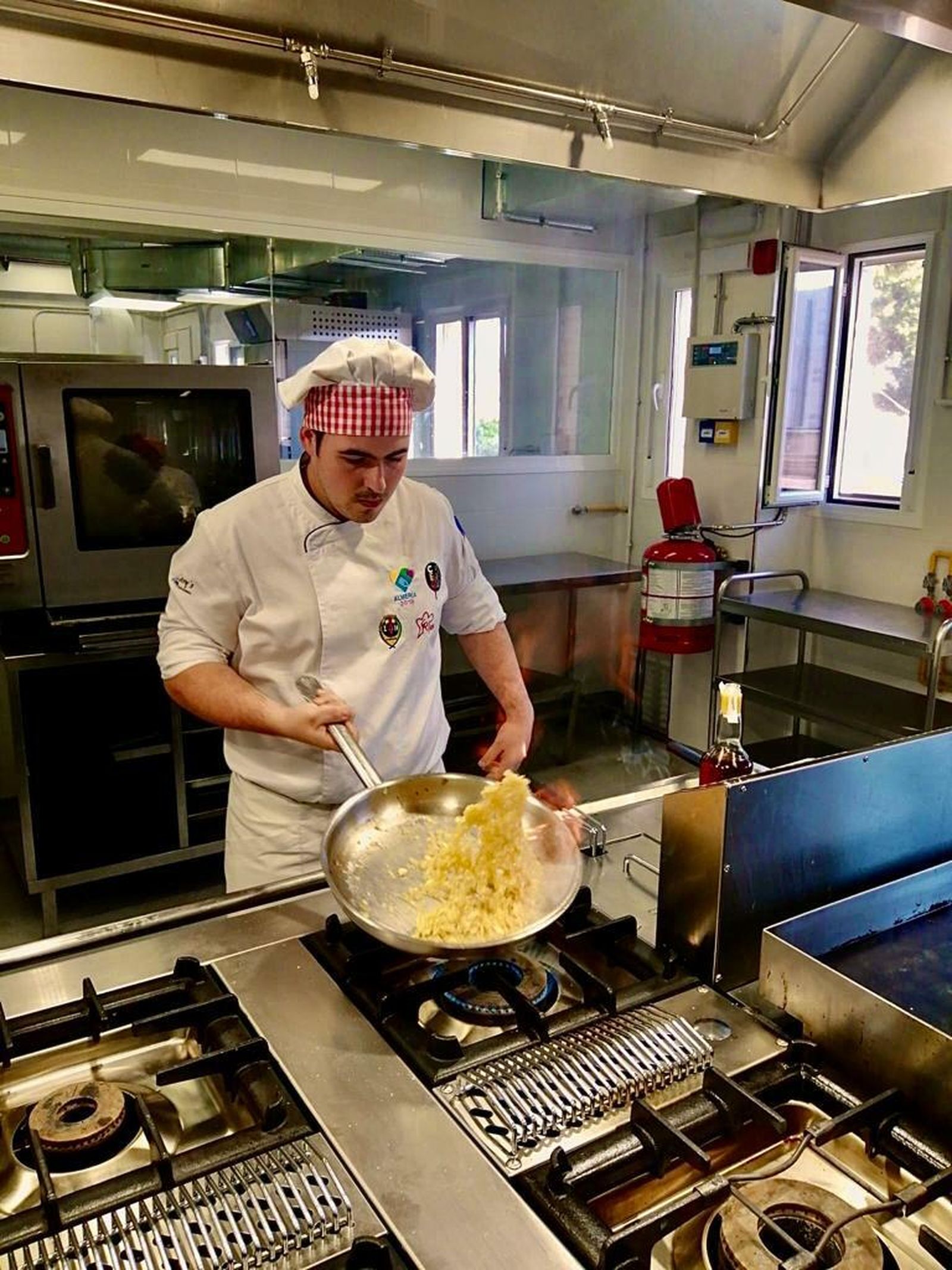 Los aspirantes a Le Cordon Bleu elaborarán recetas de salmón relleno.