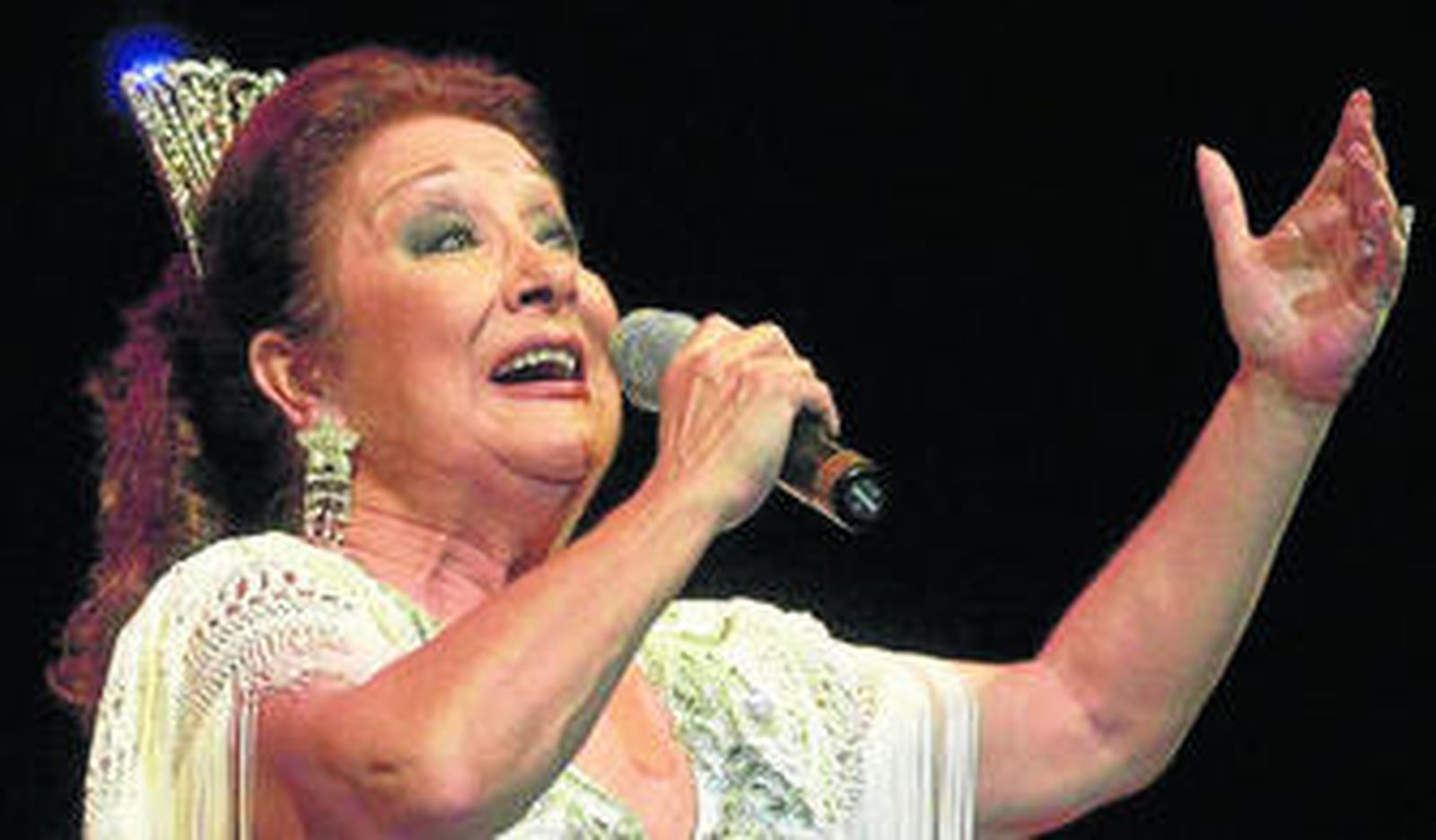 Marifé de Triana, que recibirá un homenaje póstumo, durante una actuación en Sevilla en 2001.