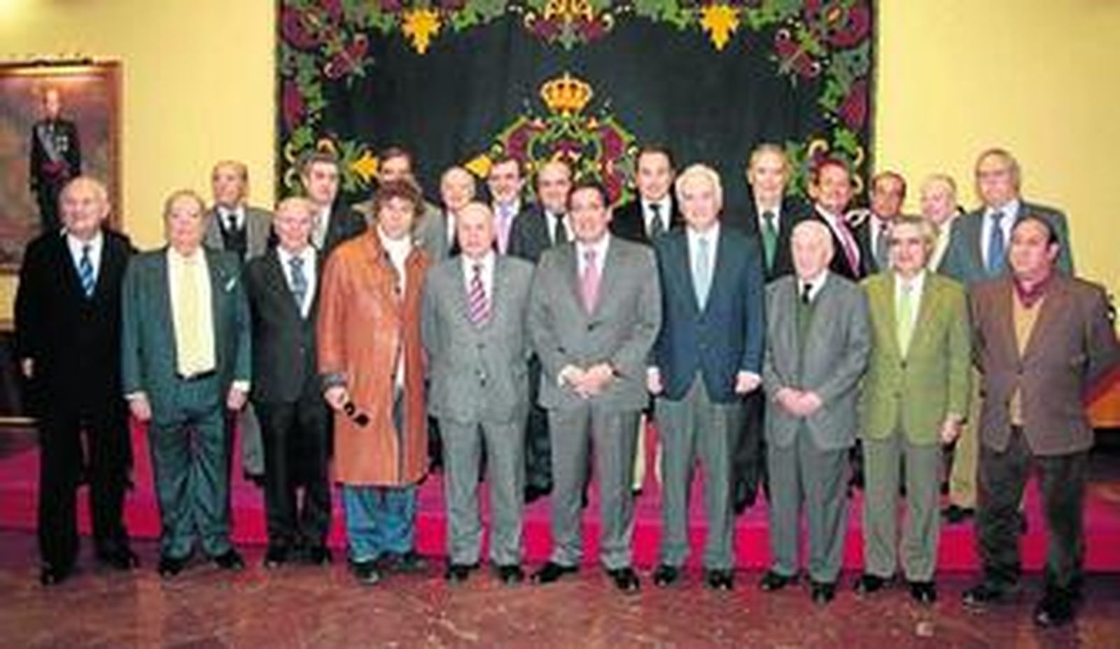 Sevillanos que encarnaron al rey Baltasar, ayer en el Círculo de Labradores, al que los convocó su presidente.