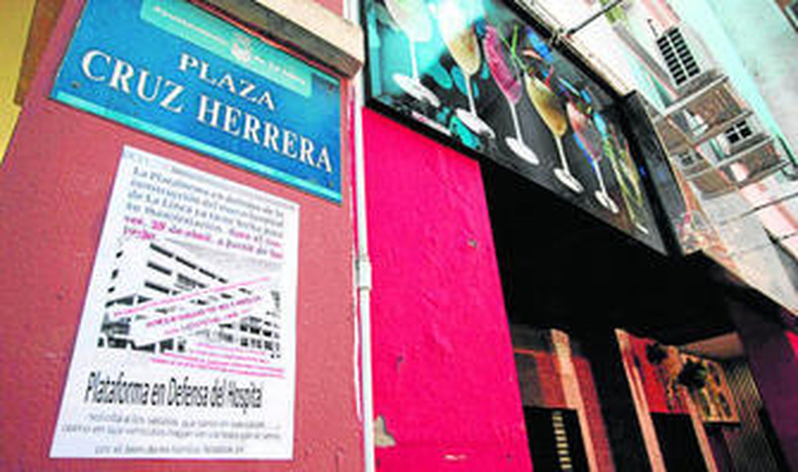 Un cartel anima a acudir a la manifestación por el nuevo hospital en Cruz Herrera.