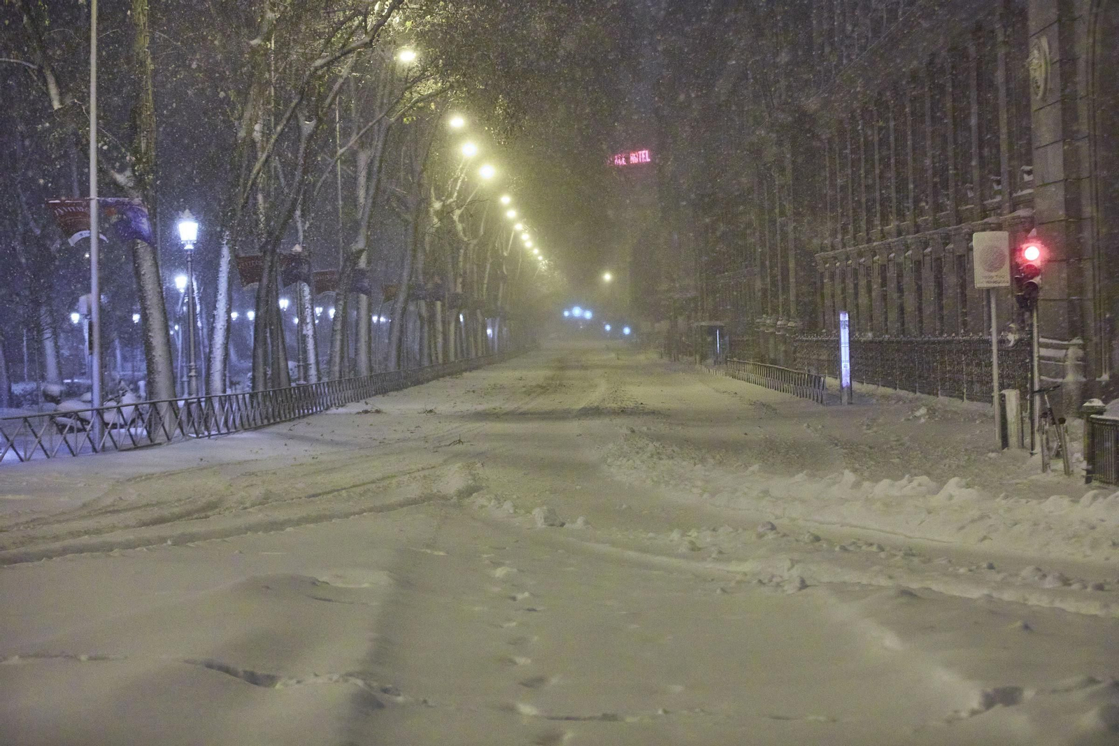 El segundo día del temporal 'Filomena' en imágenes: más nieve y caos