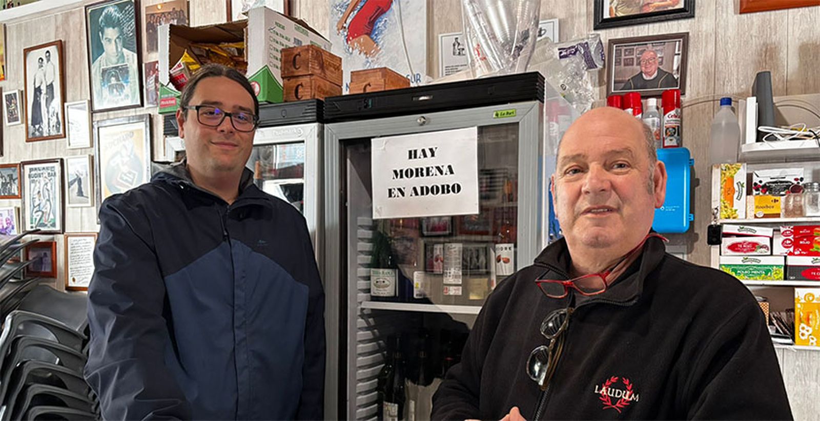 Jero Torrejón, junto a su padre Jerónimo Torrejón en La Gamba Frita.