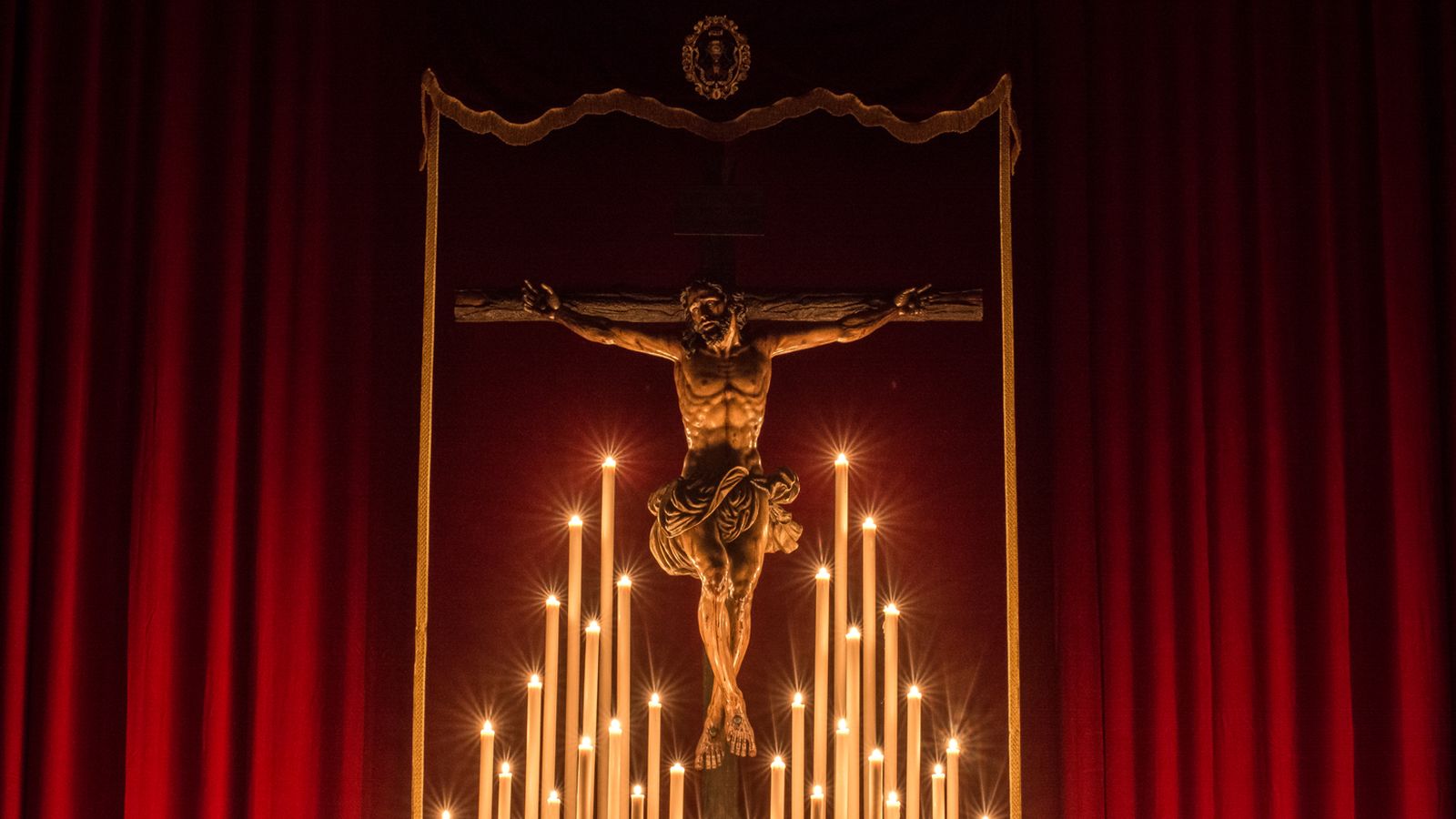 El Santísimo Cristo de la Sed en su altar de quinario