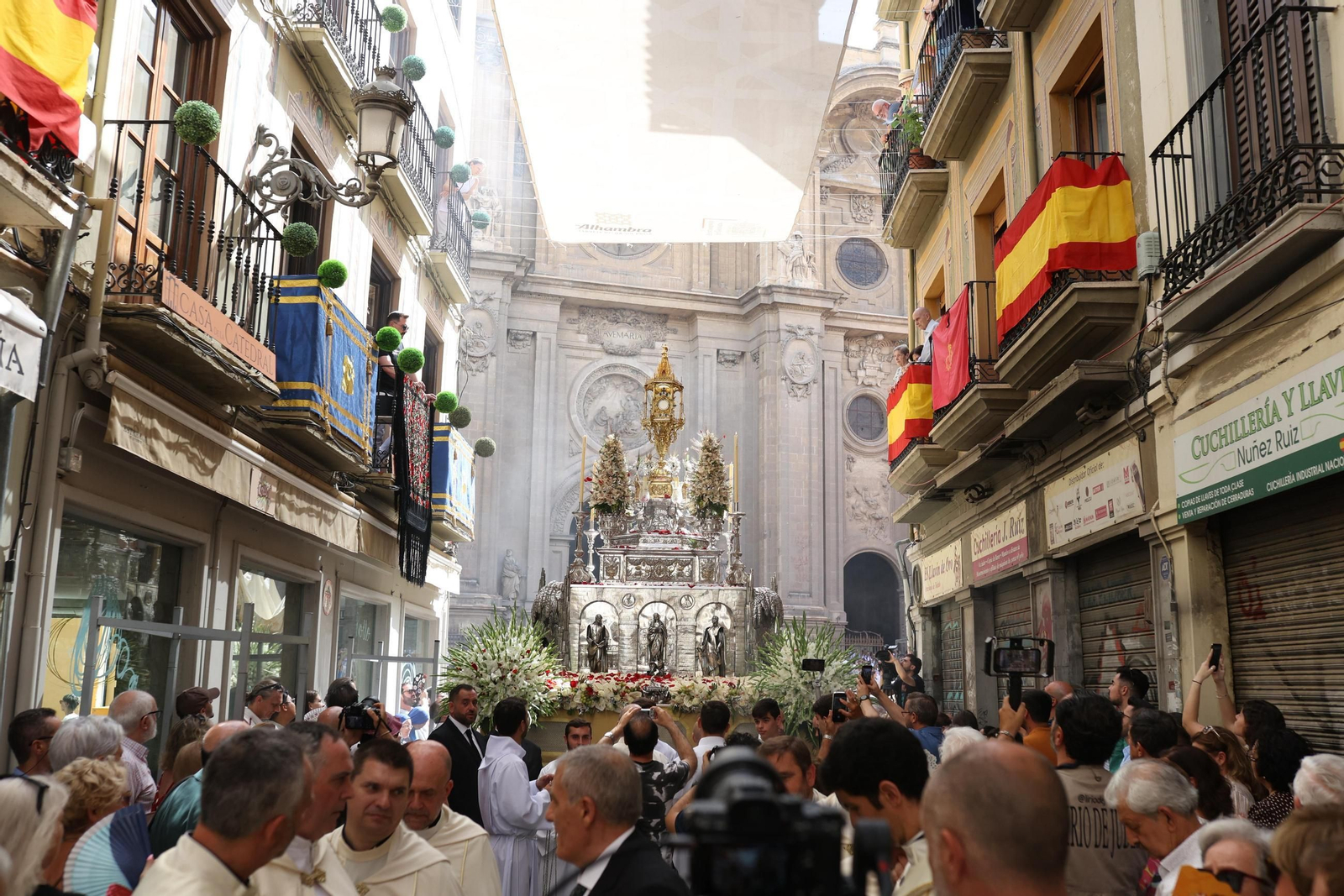 Salida de la Custodia desde la Santa Iglesia Catedral, Corpus Christi 2025.jpeg Salida de la Custodia desde la Santa Iglesia Catedral, Corpus Christi 2025.jpeg
