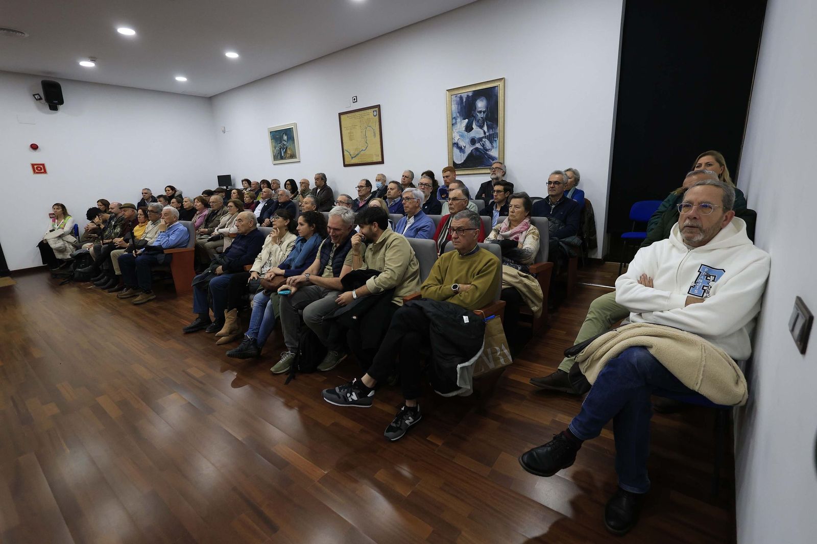 Las fotos de la presentación de las dos nuevas guías del patrimonio del Campo de Gibraltar