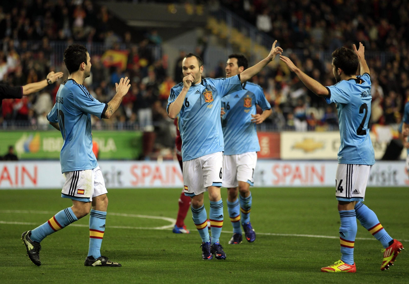 Las fotos de Andrés Iniesta en La Rosaleda con España y el Barcelona Las fotos de Andrés Iniesta en La Rosaleda con España y el Barcelona