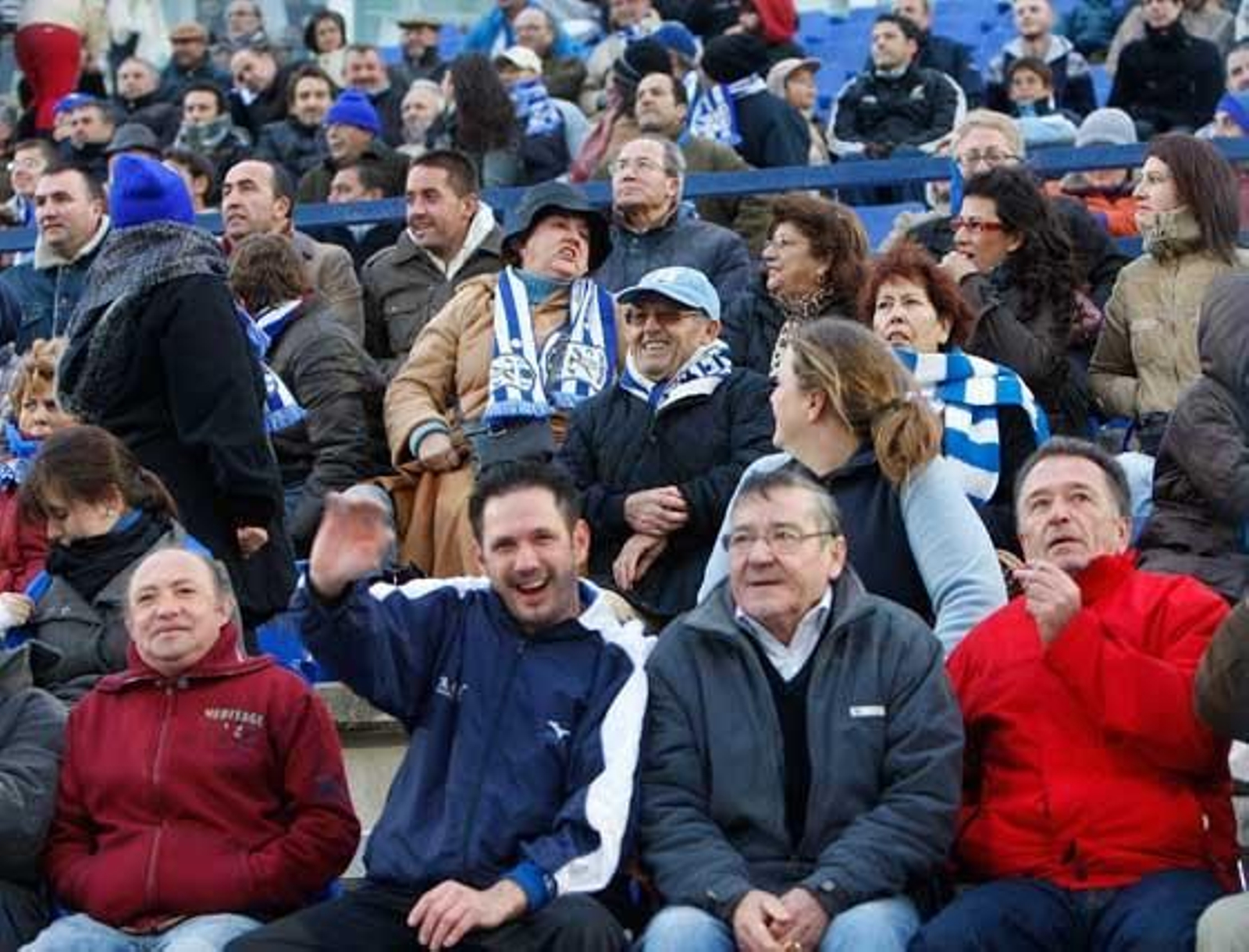 Unos 400 aficionados se desplazaron al campo de La Juventud para ver el encuentro entre Jerez Industrial y Coria

Foto: Juan Carlos Toro