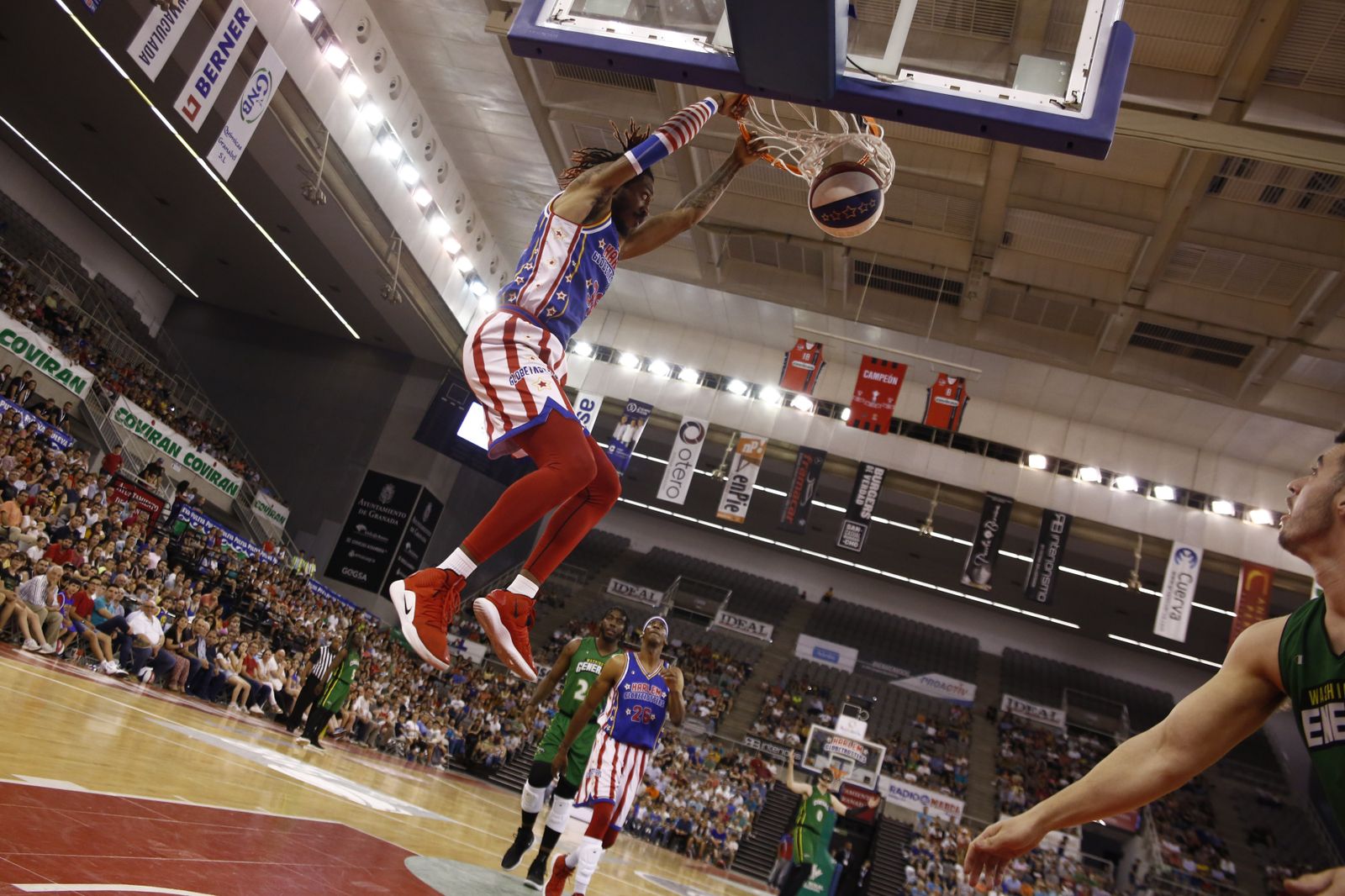 El espectáculo de los Globetrotters inunda el Palacio de Deportes