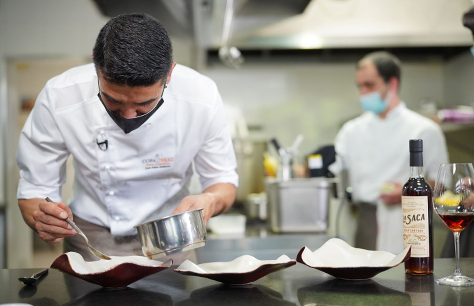 Juan Pablo Estefanini, chef de ‘Venta Moncalvillo’, en pleno trabajo.