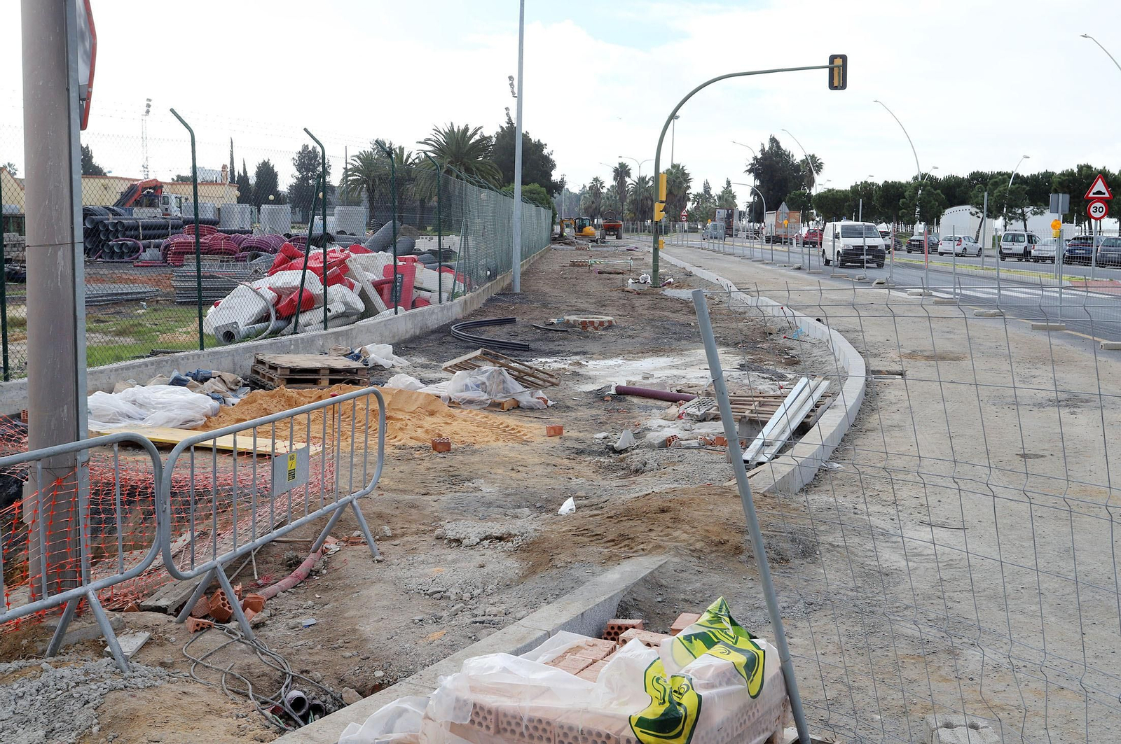 Imágenes de las obras de acondicionamiento que se están llevando a cabo en la avenida Francisco Montenegro