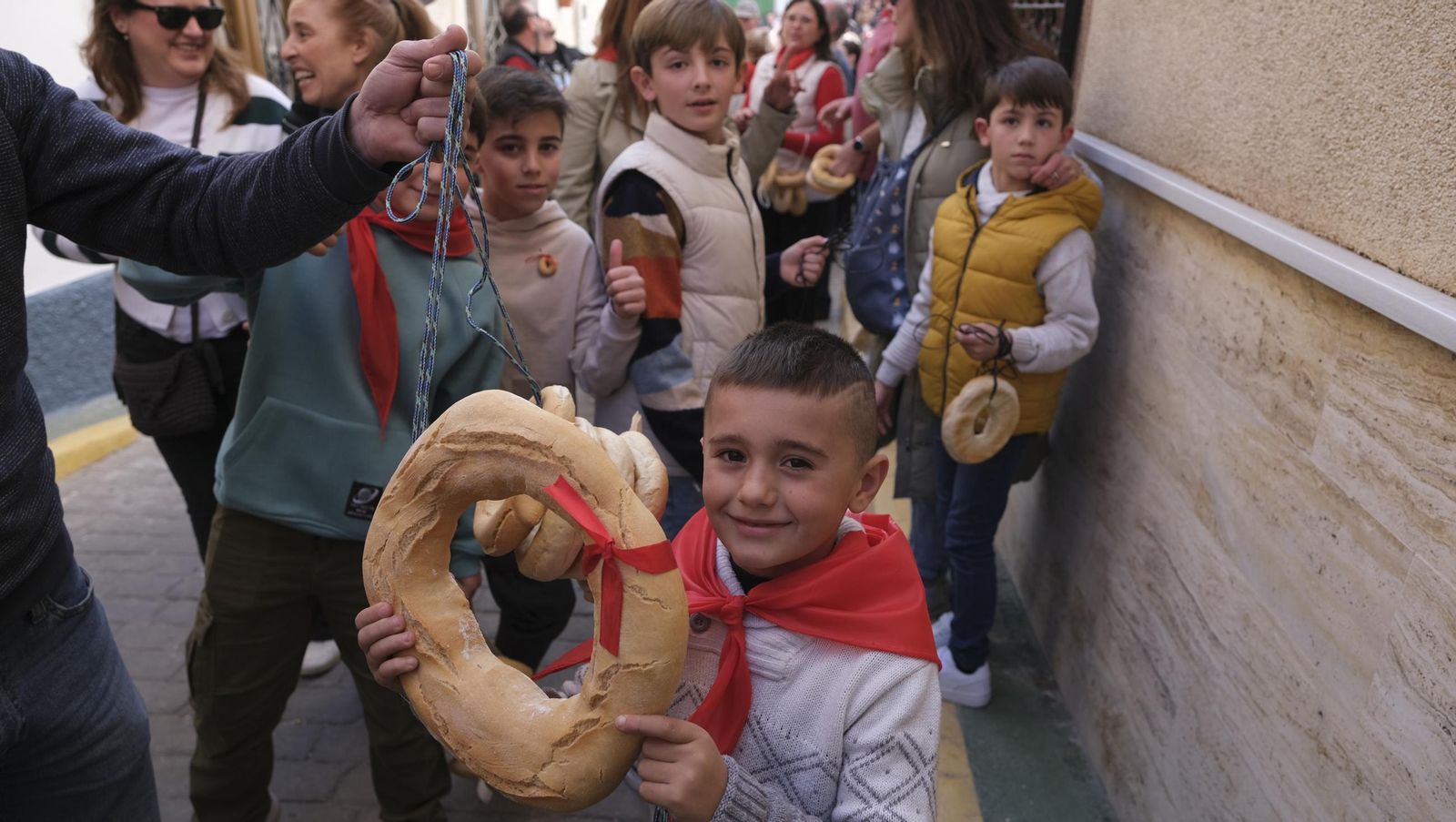 Procesión de San Sebastián y tirada de roscos en Lubrín, en imágenes